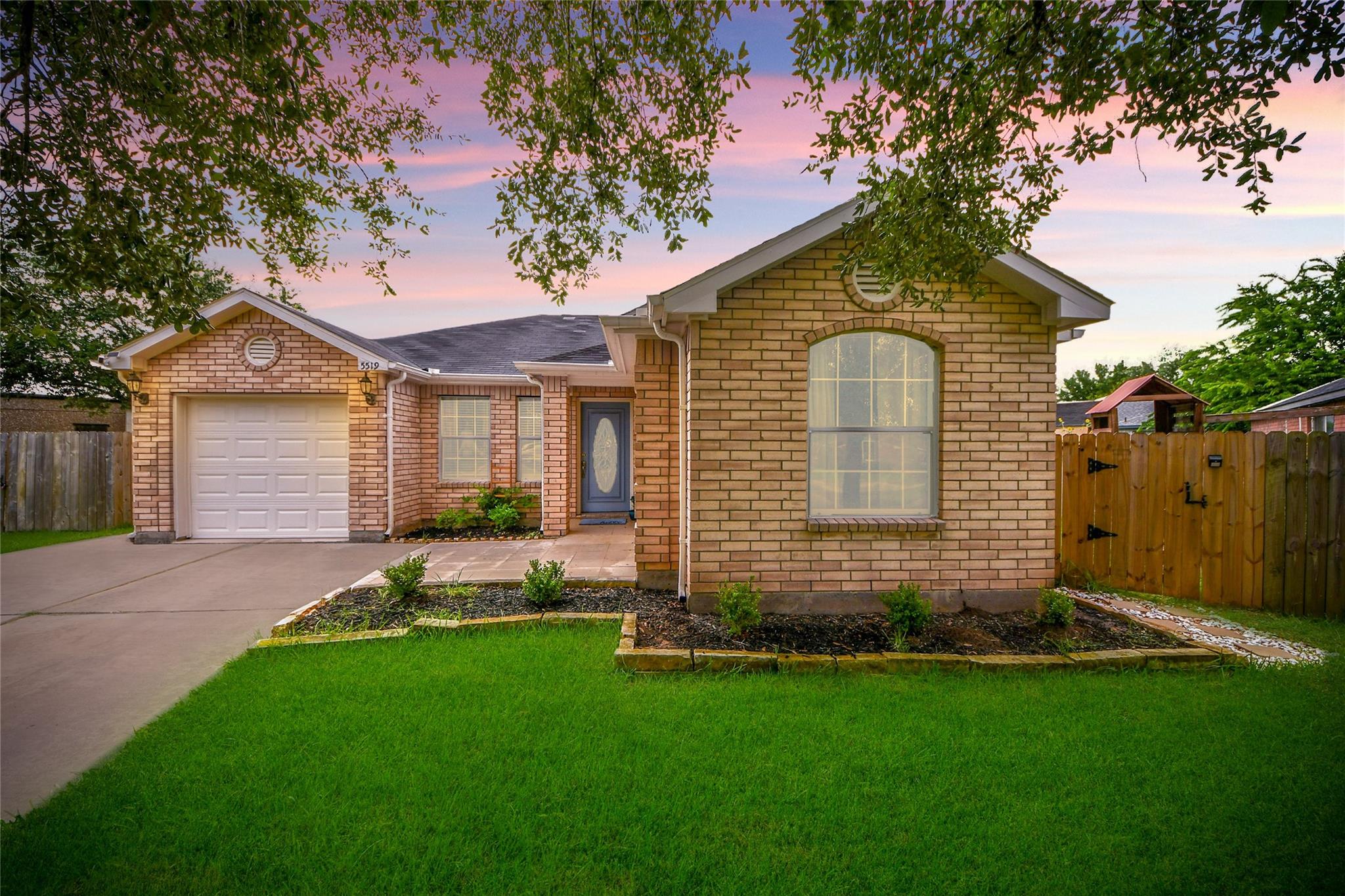 5519 Rio Sabinas Street, Rosharon, TX 77583 — photo 3