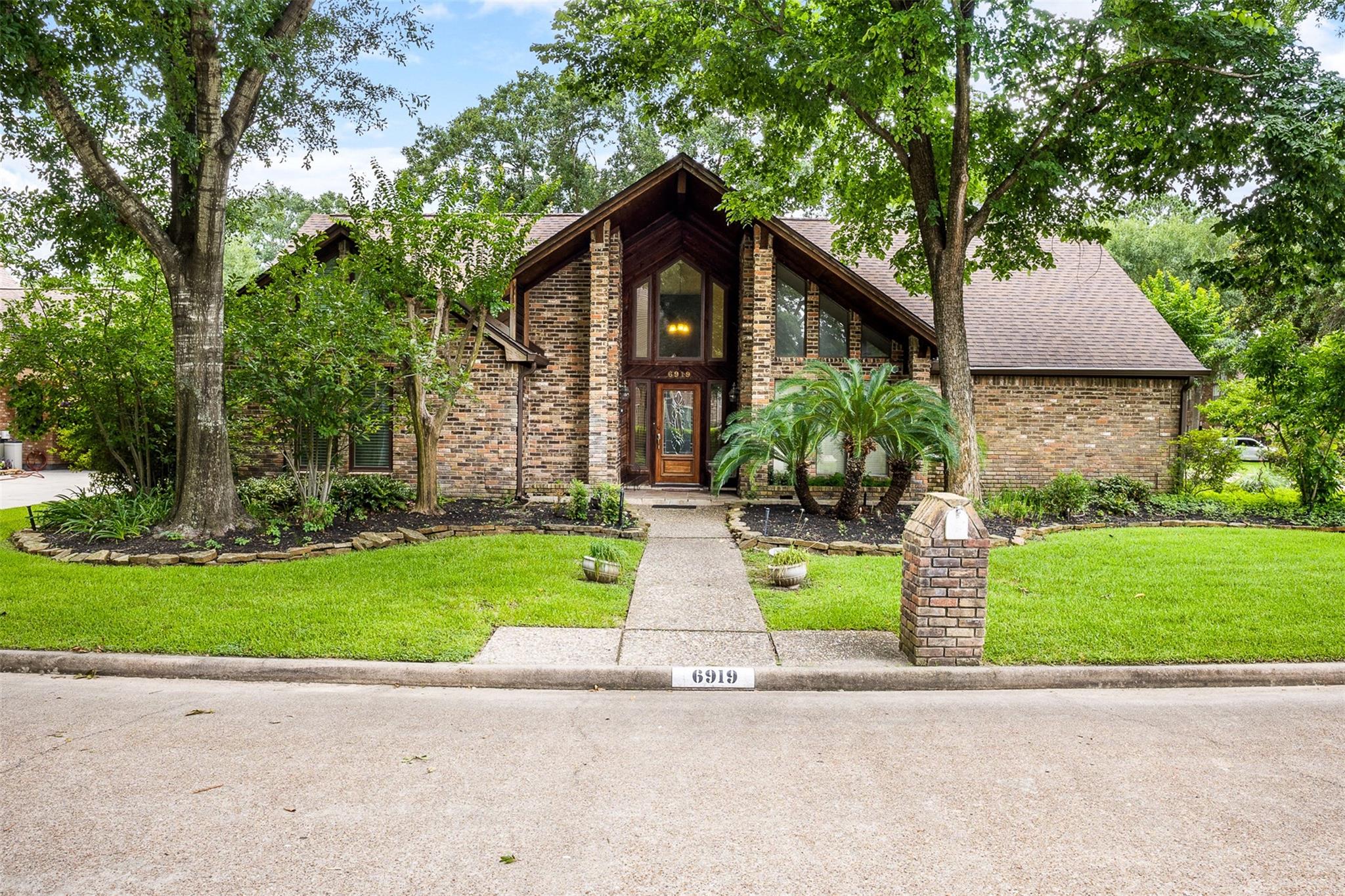 6919 Fawncliff Drive — photo