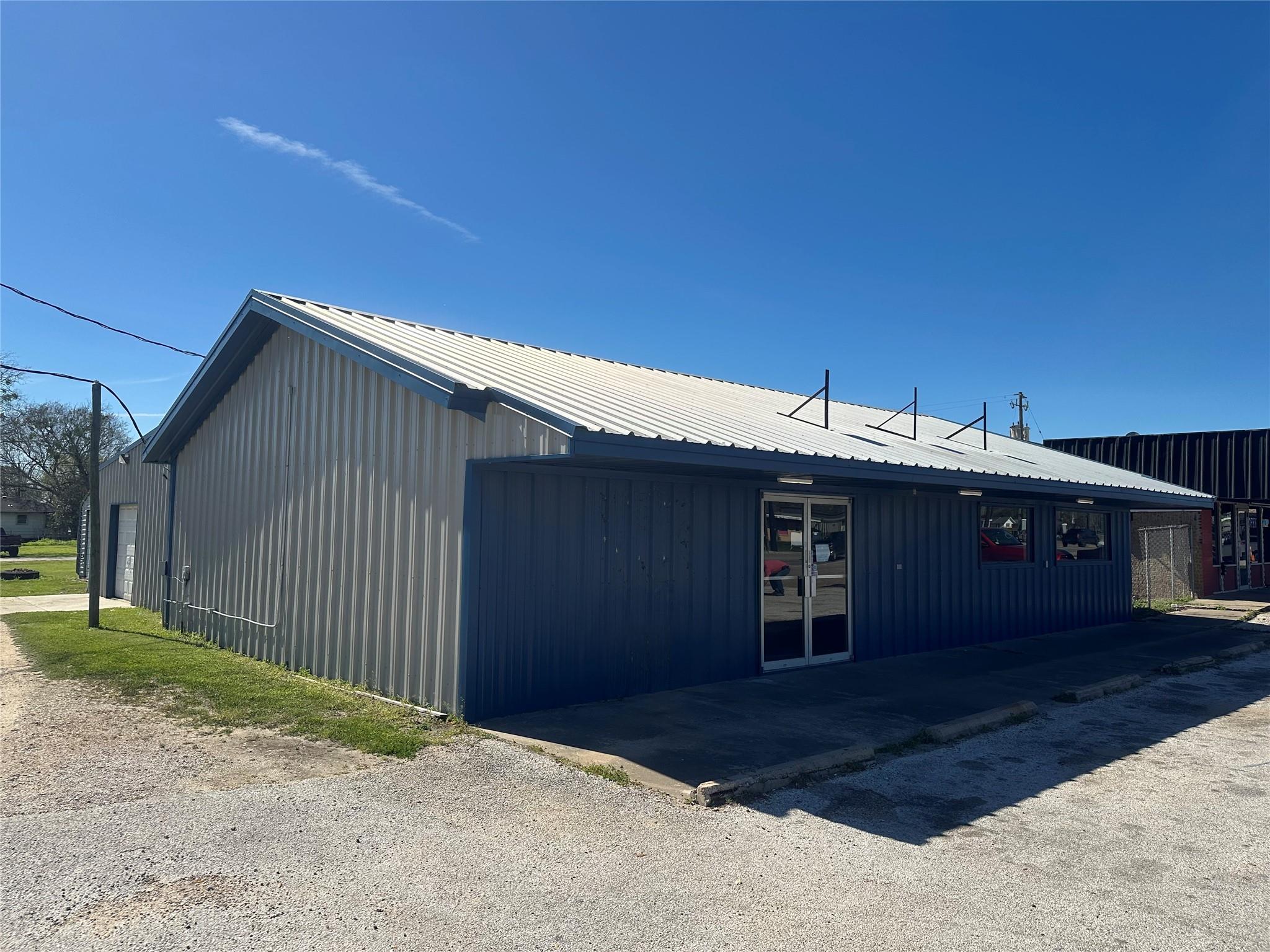 607 E Main Street, Eagle Lake, TX 77434 — photo 3