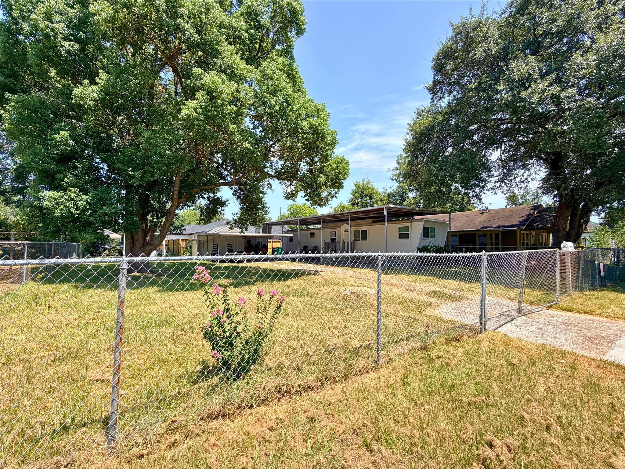 310 E Jack Street — photo