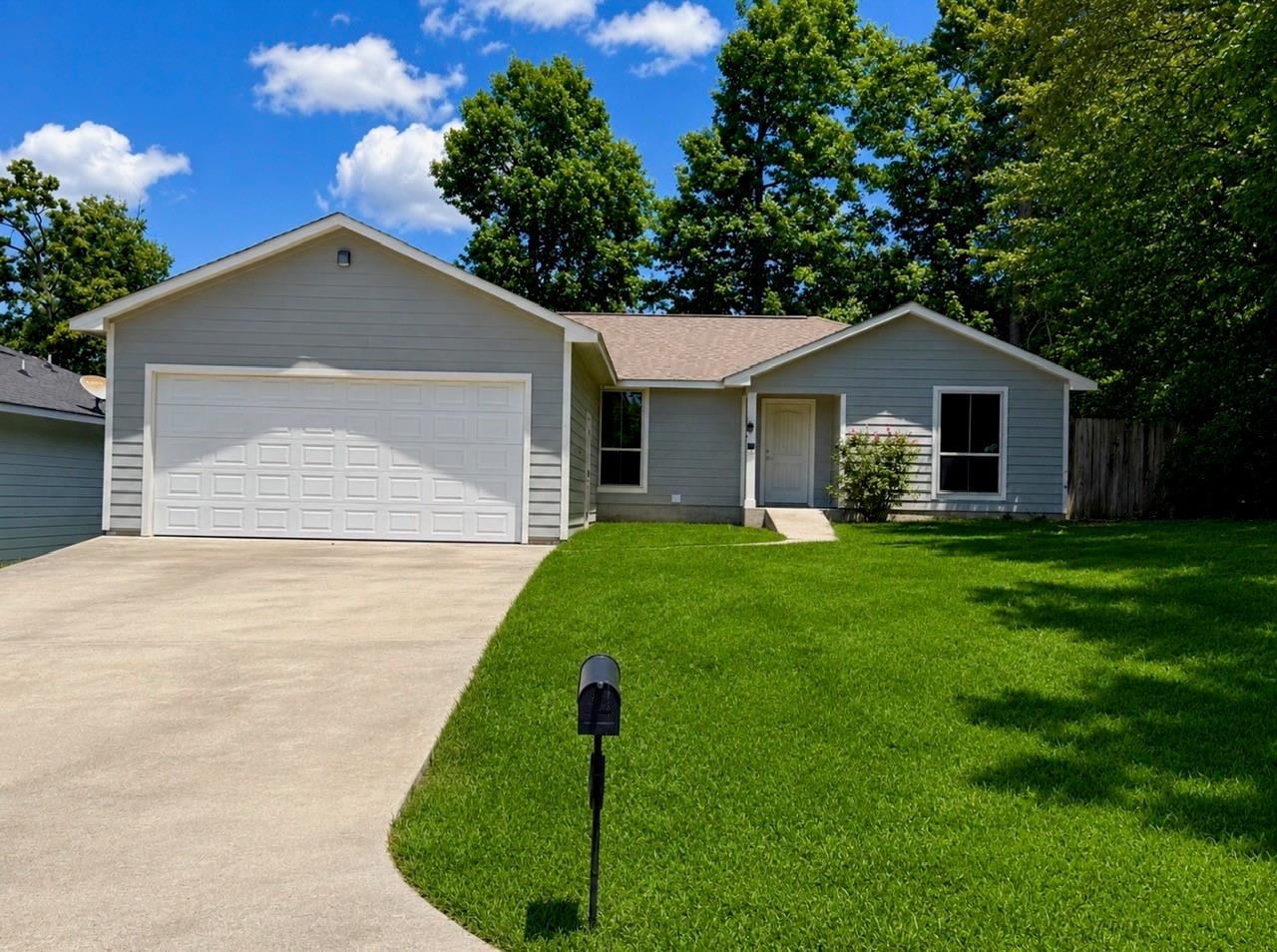 422 Pine Harbor Drive — photo