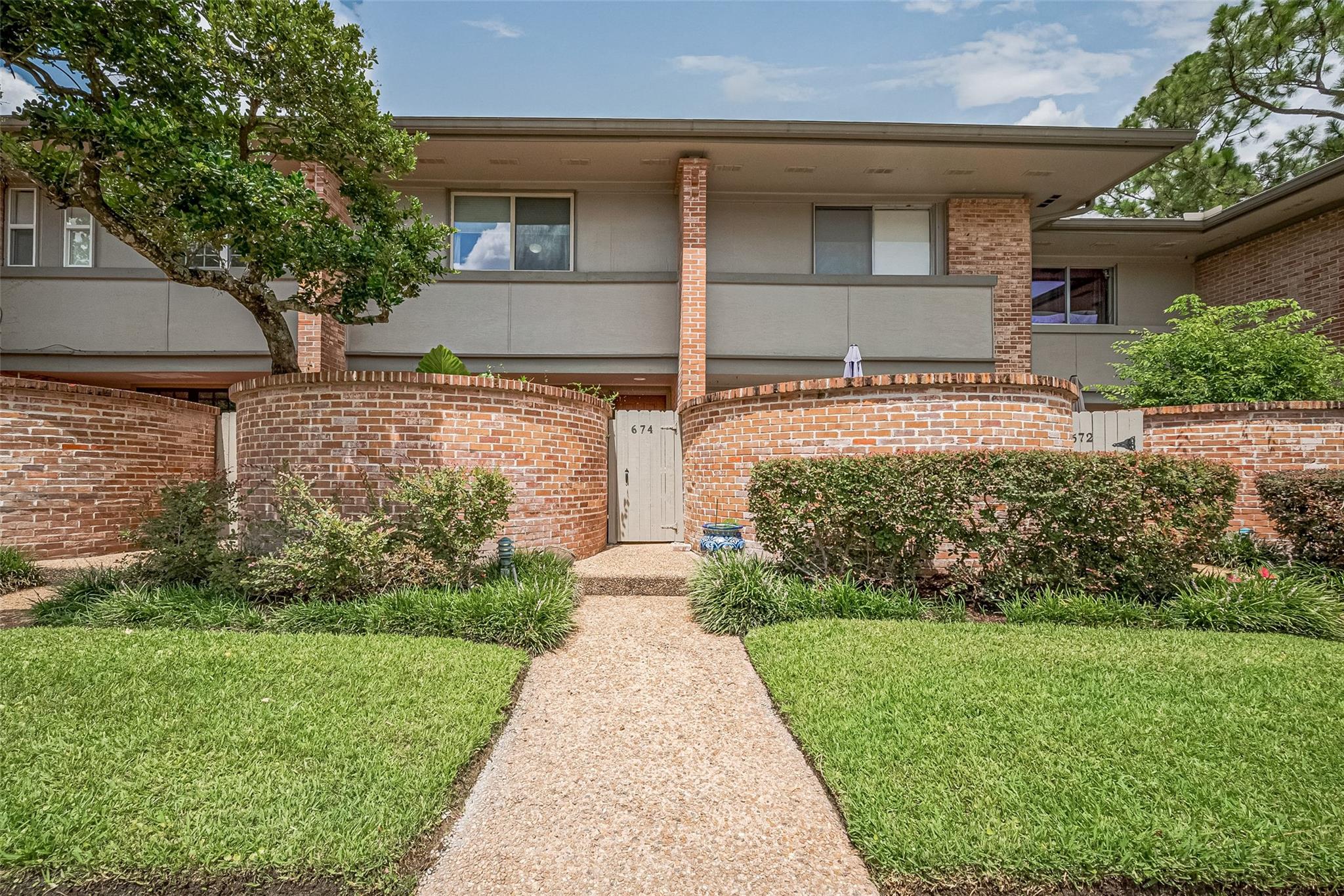 674 S Ripple Creek Drive — photo