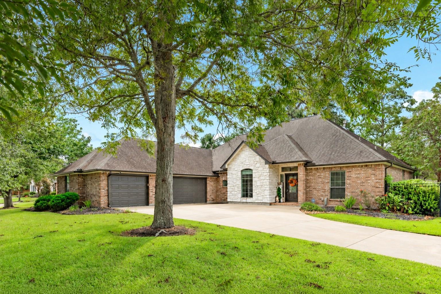 52 English Oak Court — photo