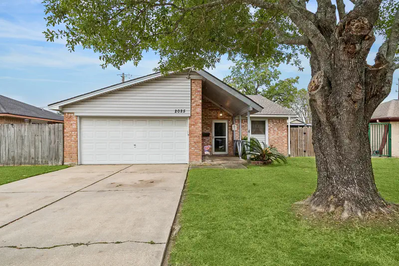 2025 Hillshire Drive — photo