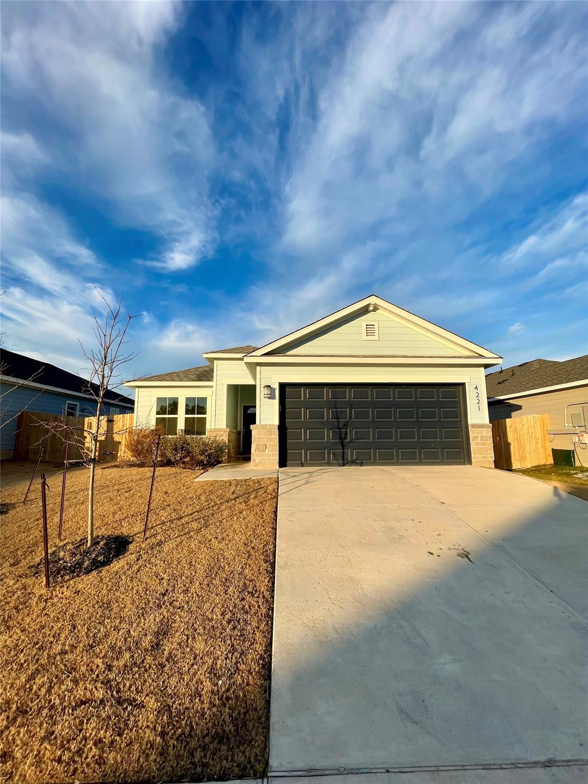 4221 Lugard Drive — photo