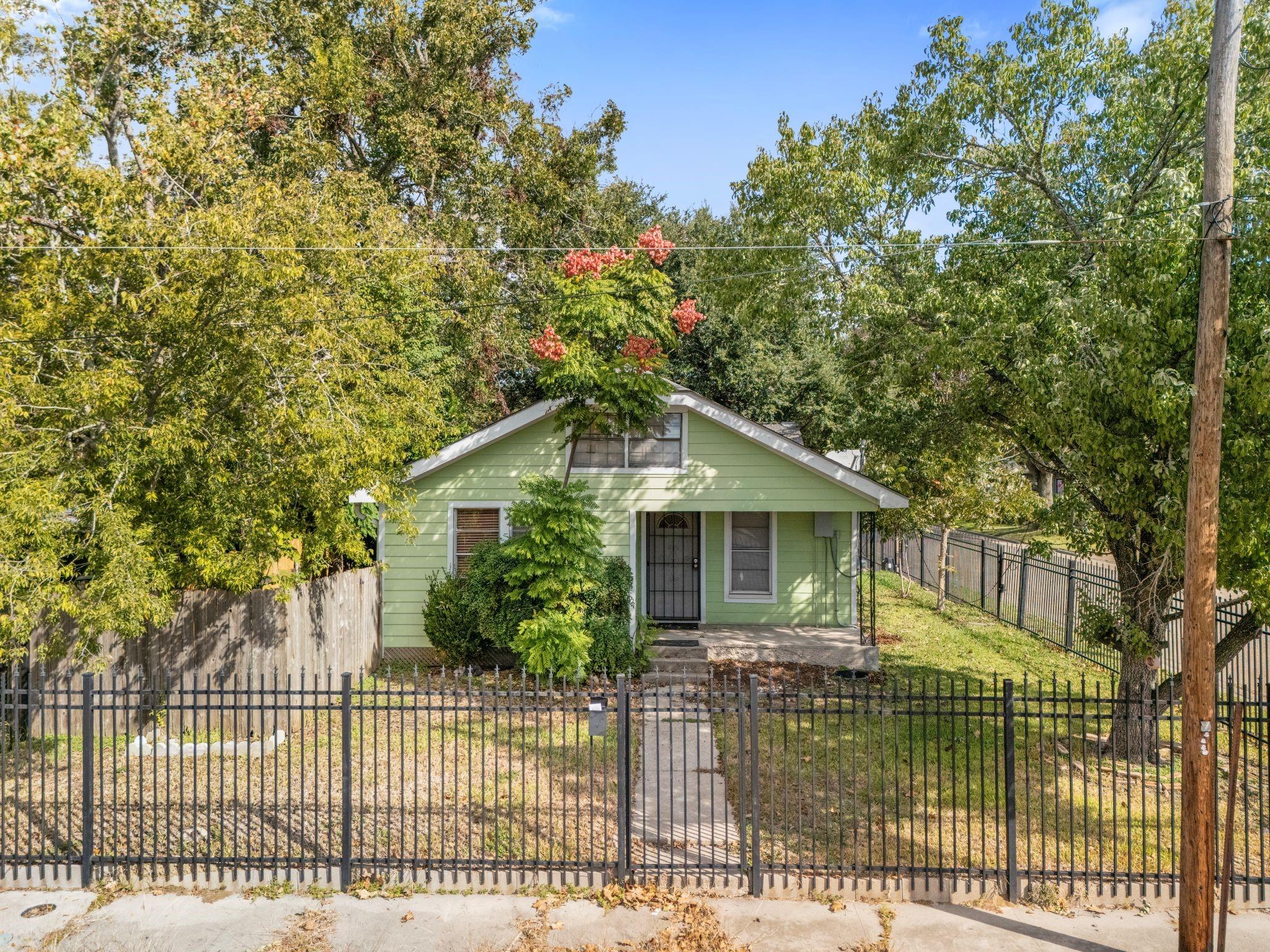 222 E James Street — photo