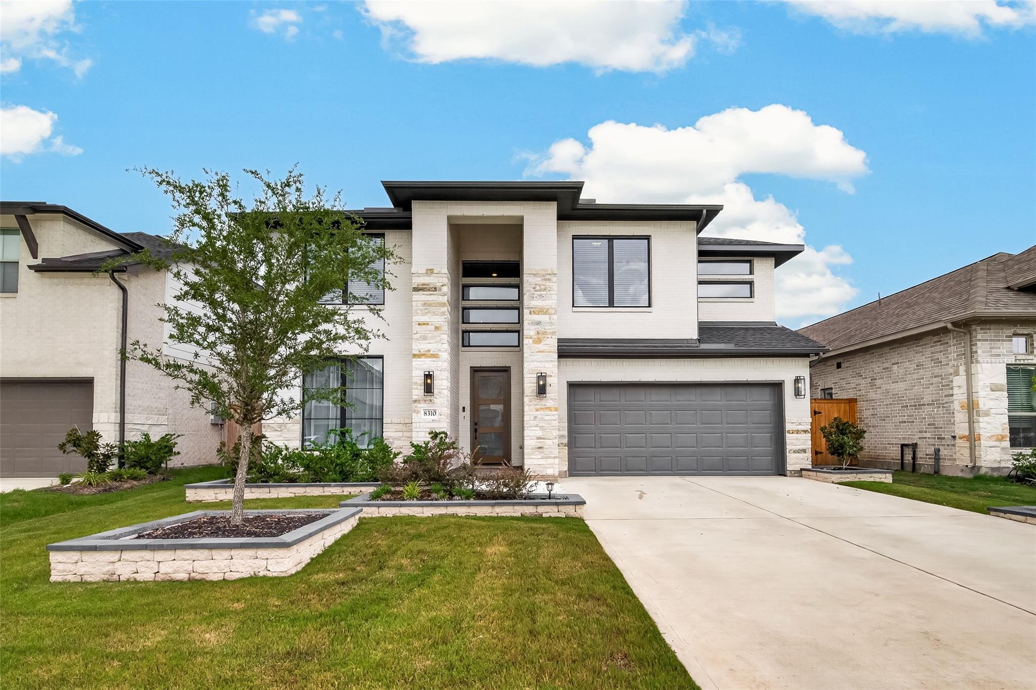 8310 Sapphire Sky Lane — photo