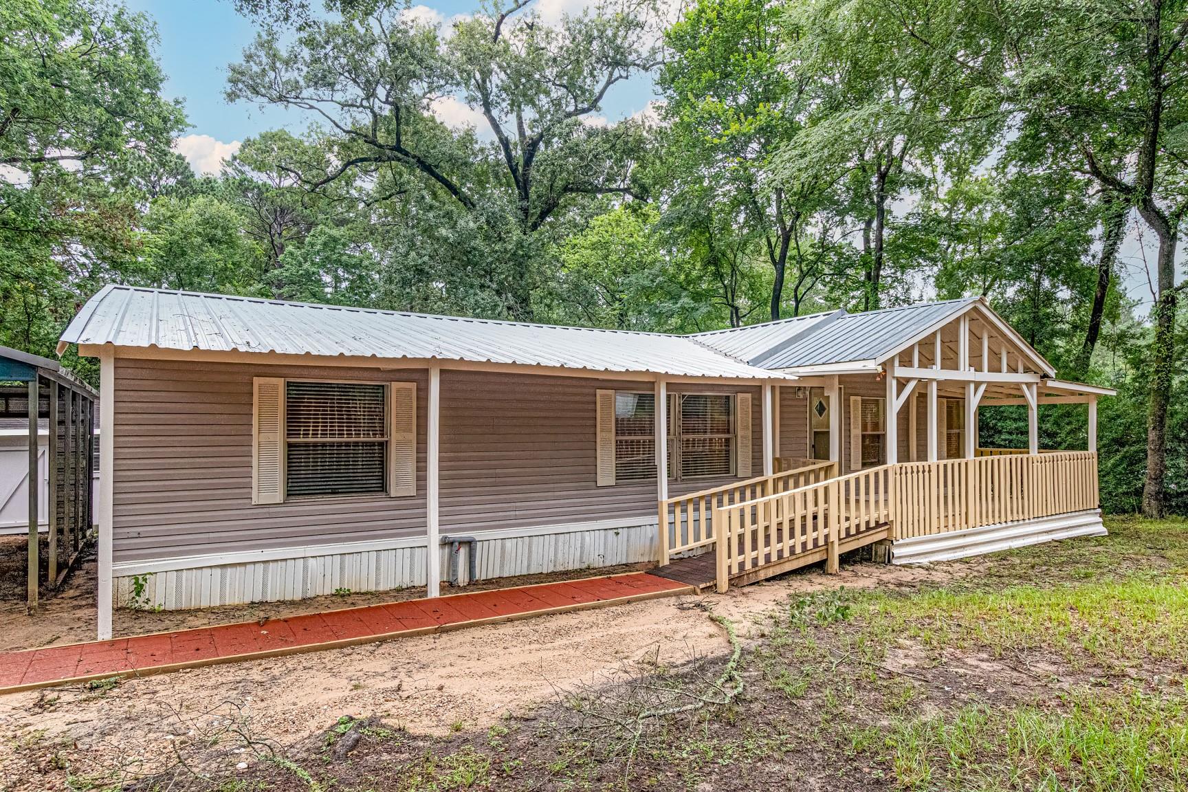 121 Circle Oak Drive — photo