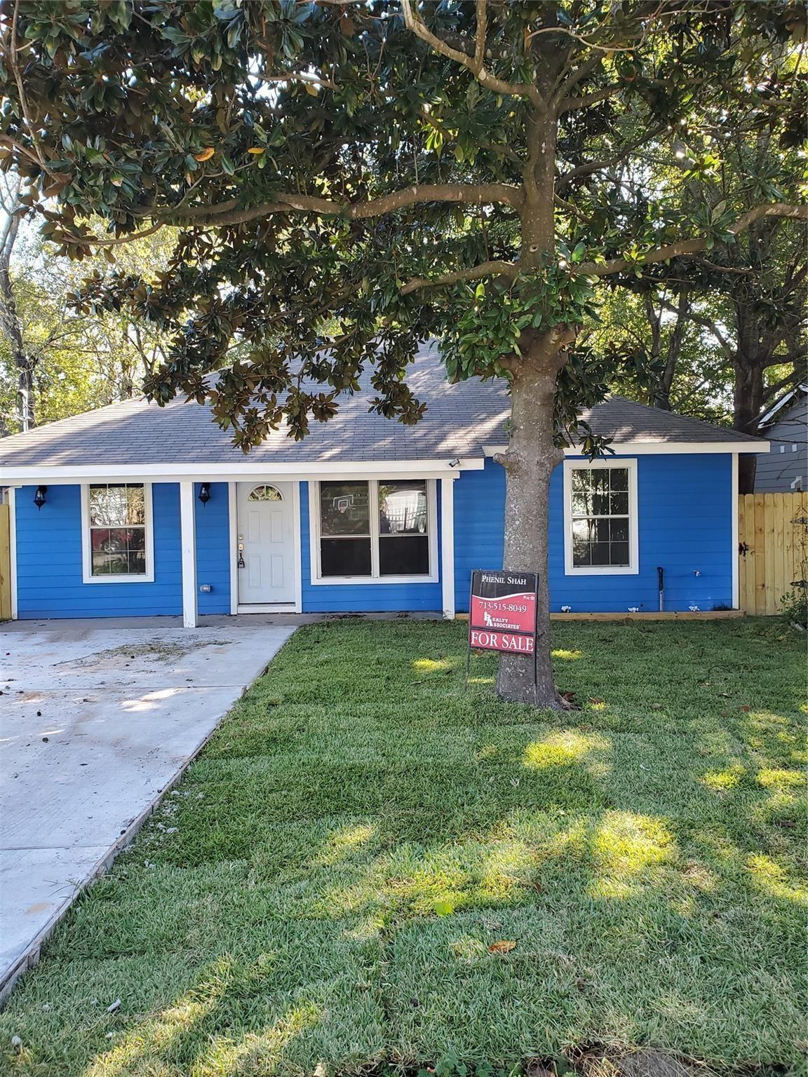 6815 Sidney — photo