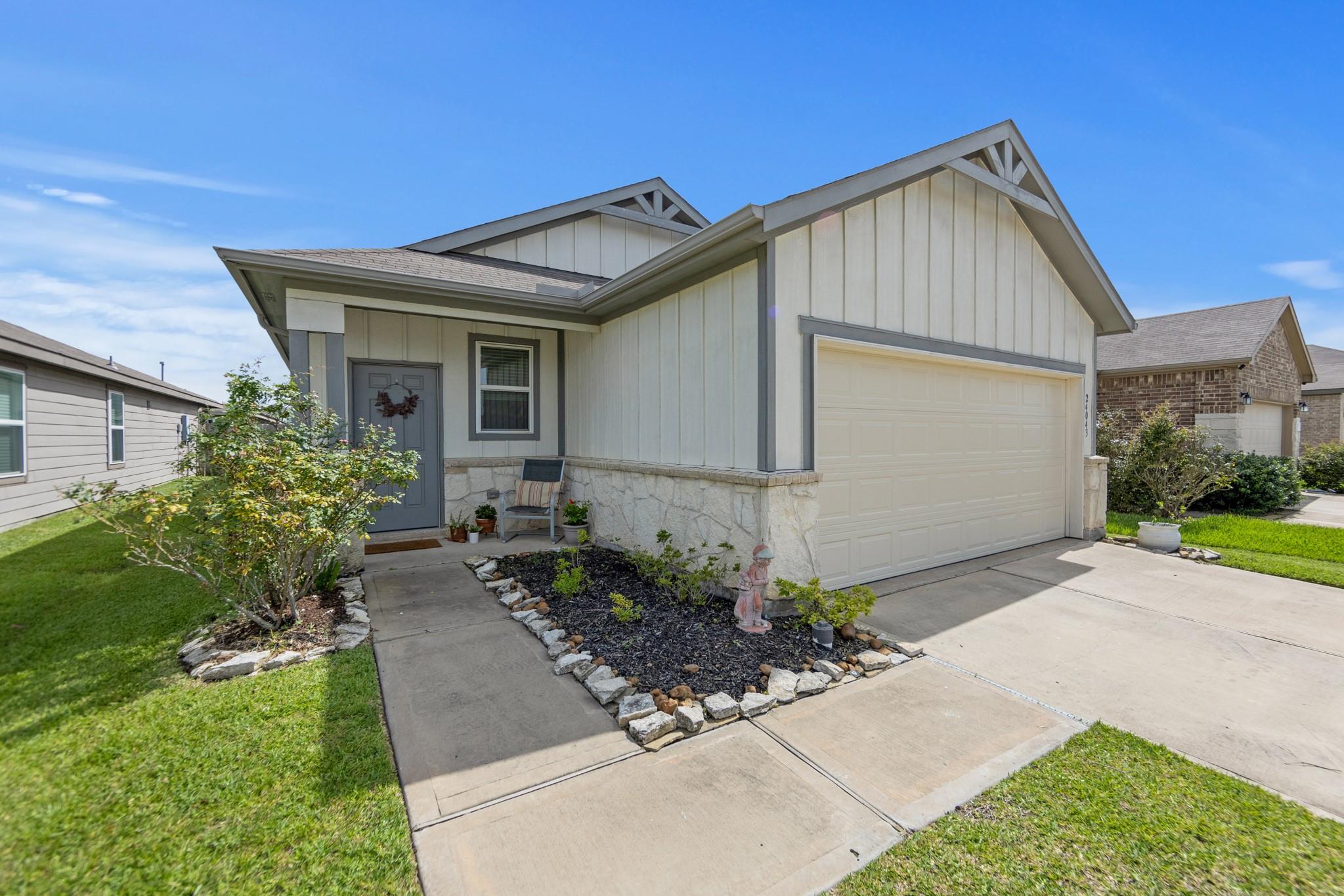24043 Hay Needle Lane — photo