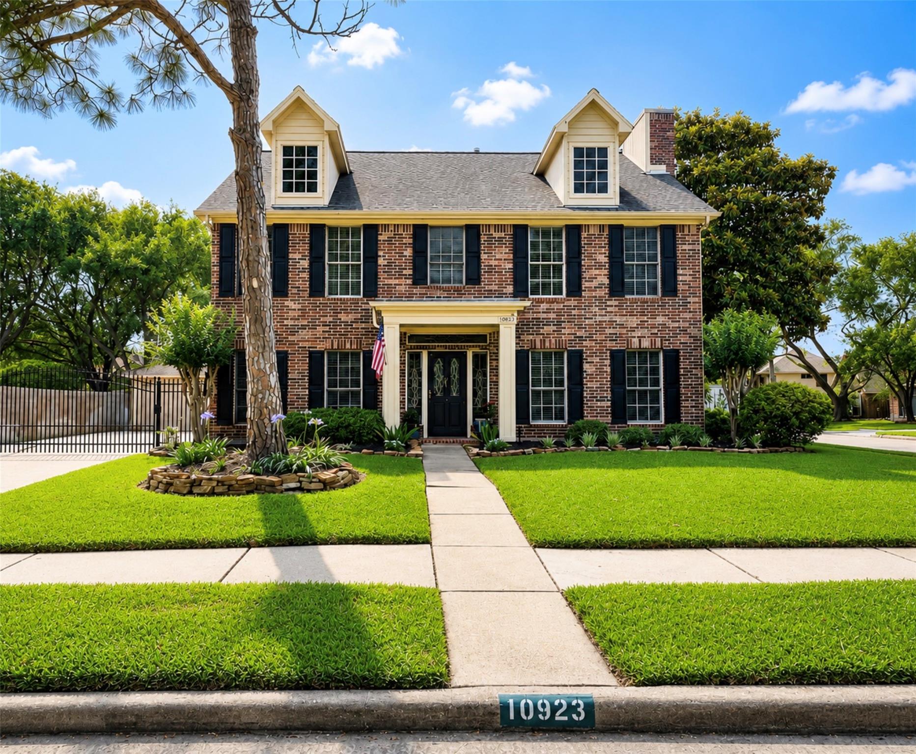 10923 Hickory Tree Court — photo