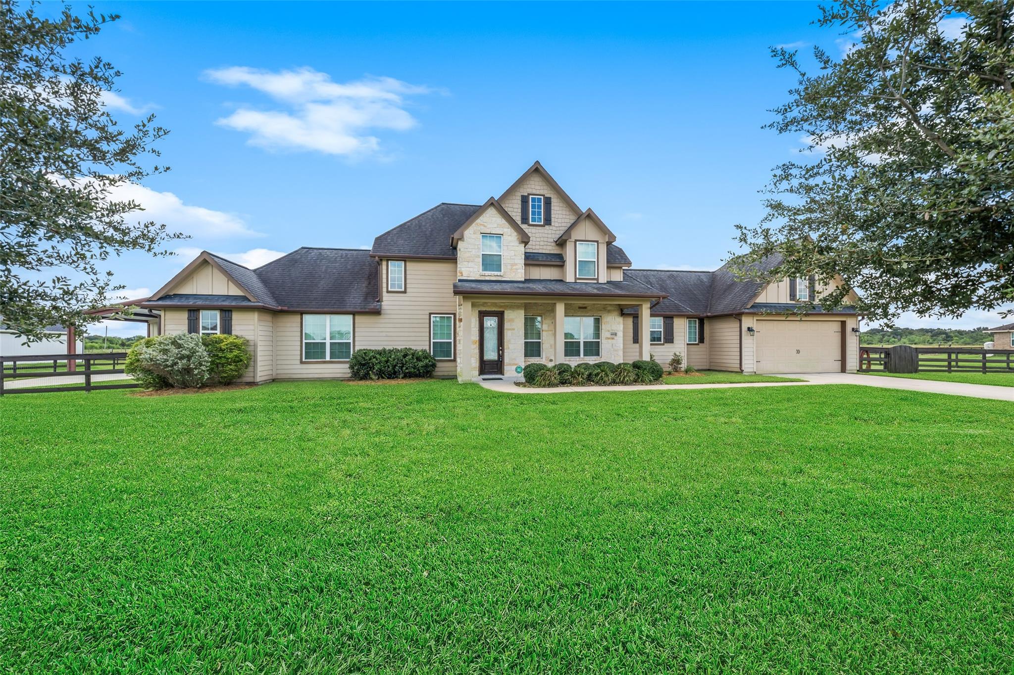 6811 Bayou Trail Drive — photo
