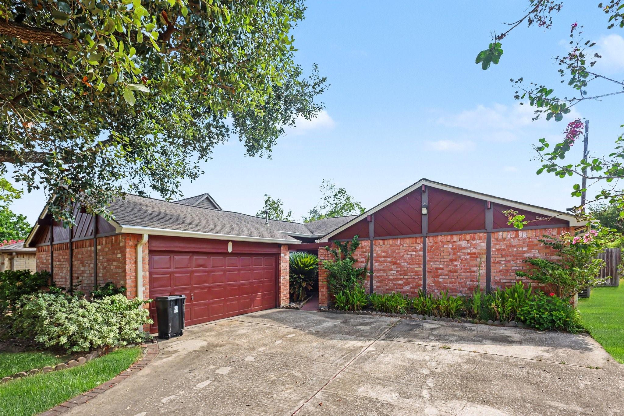 22122 Meadowhill Drive — photo