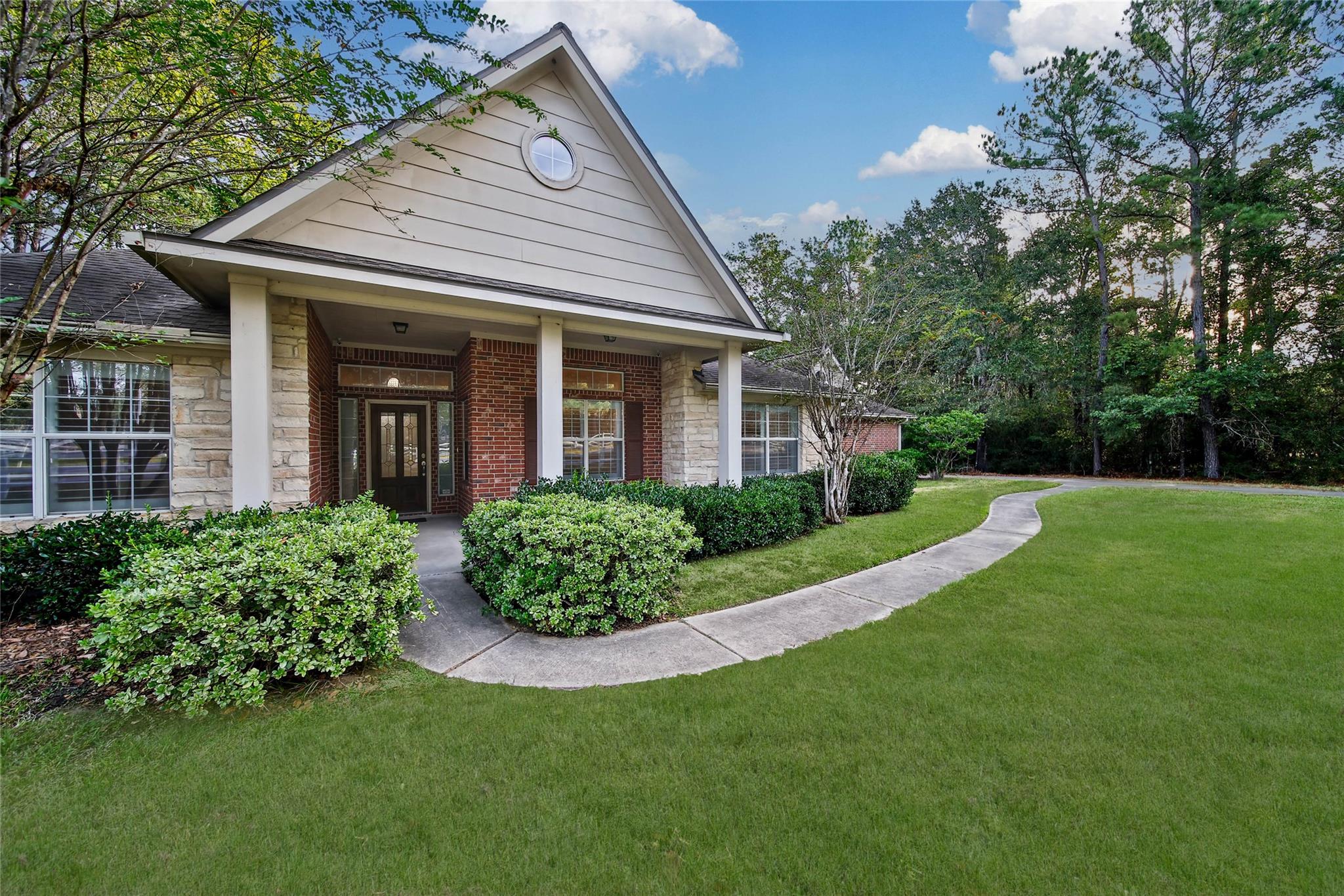 12026 Red Oak Court — photo