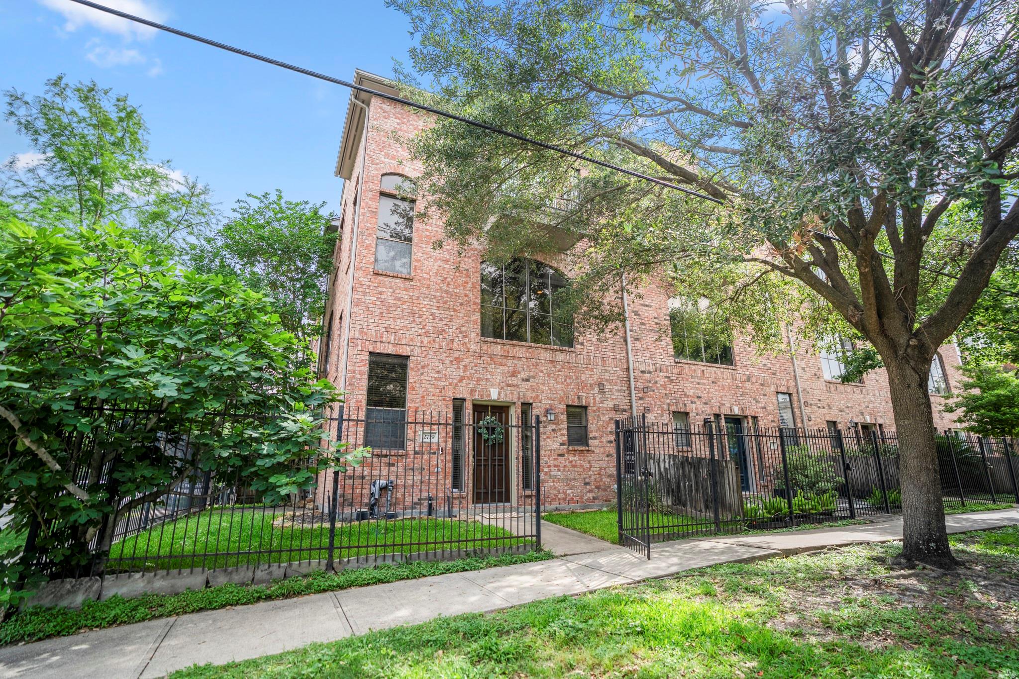 2719 La Branch Street — photo