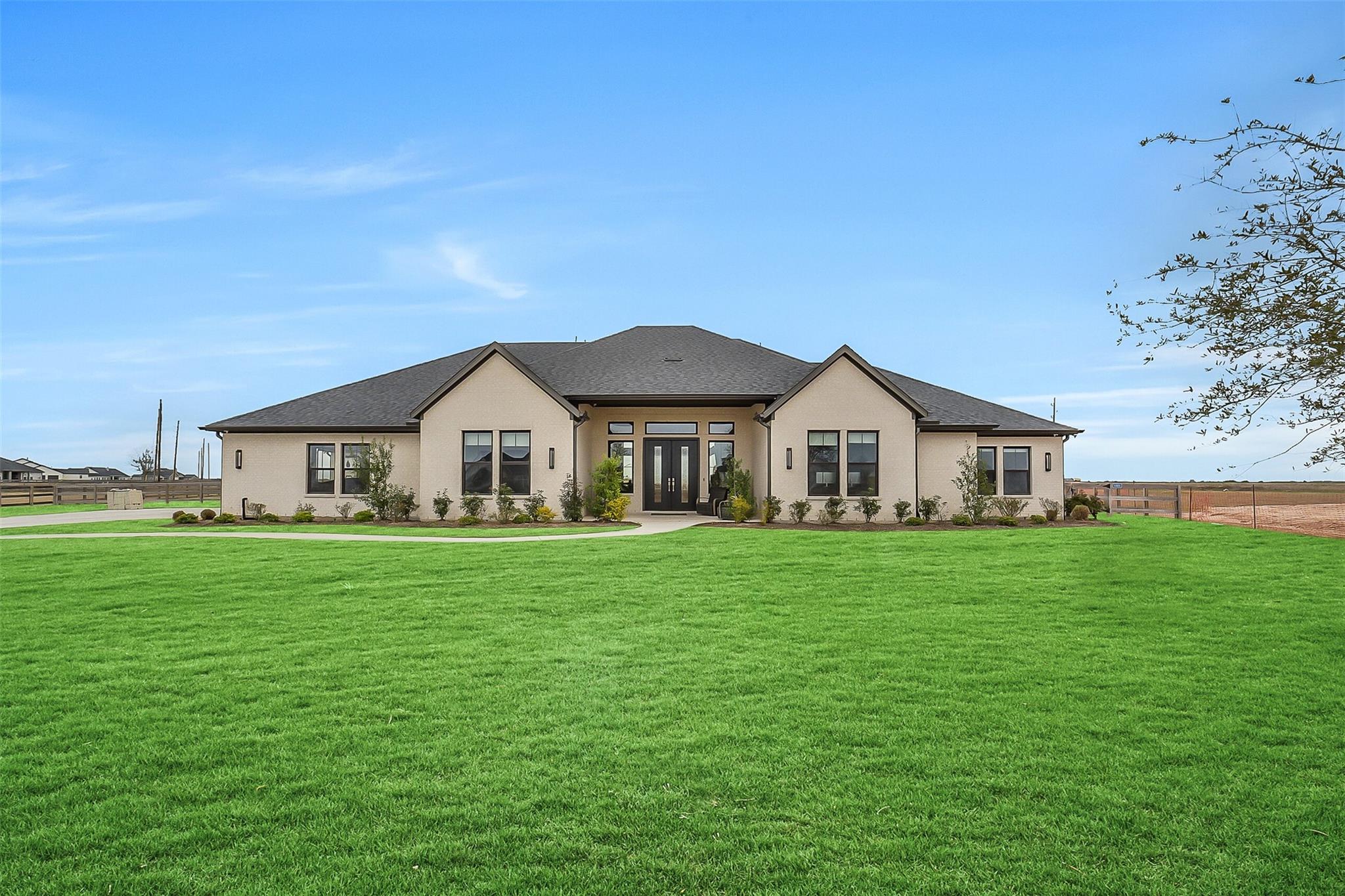 1005 Falcon Cove — photo