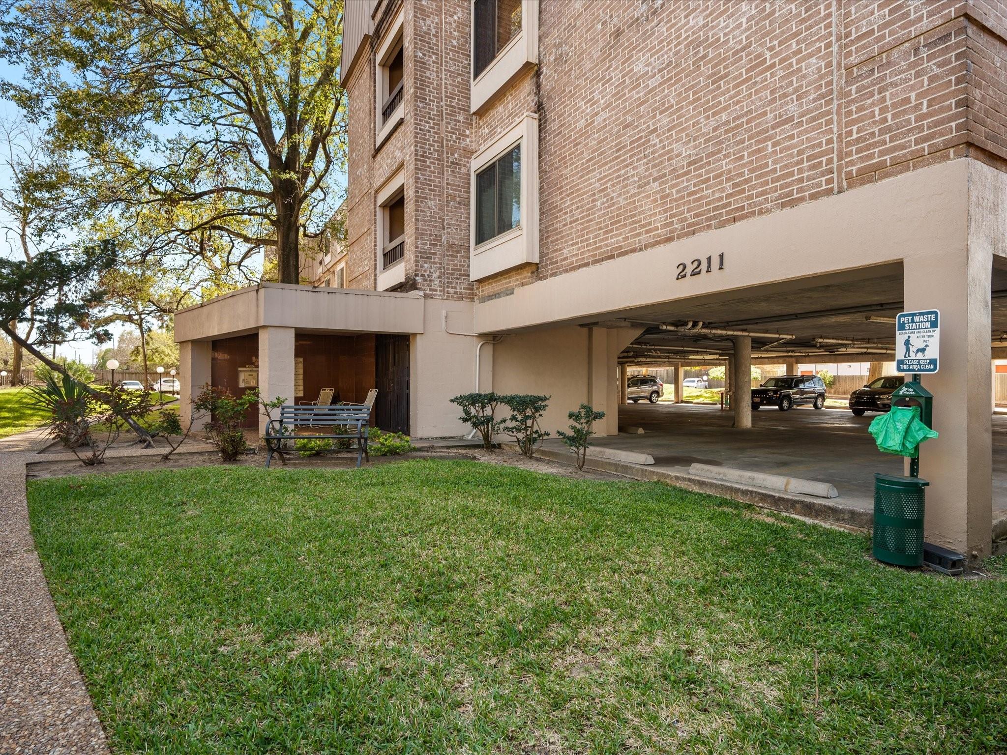 2211 S Braeswood Boulevard #23C — photo