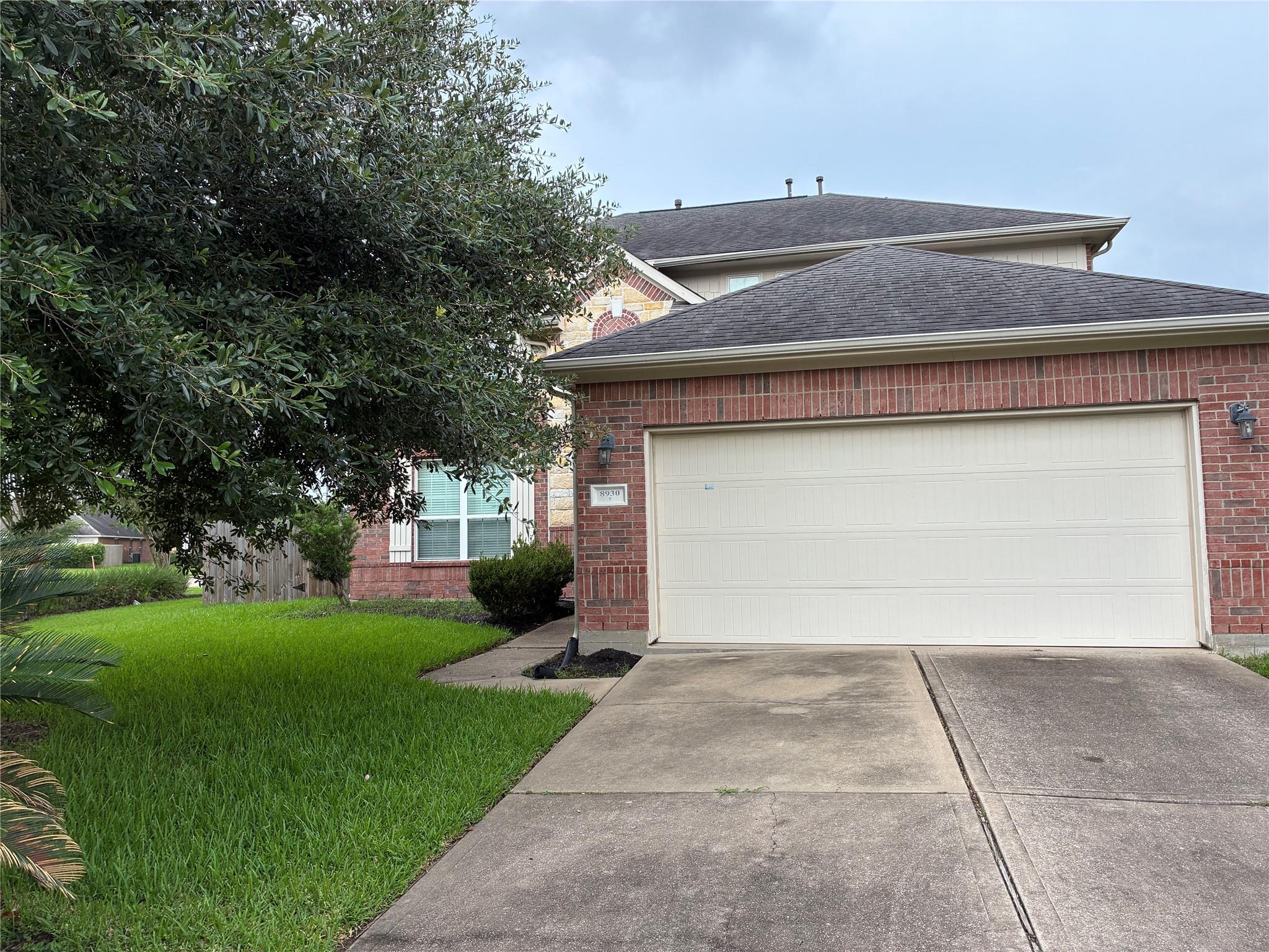 8930 Silent Hills Lane — photo