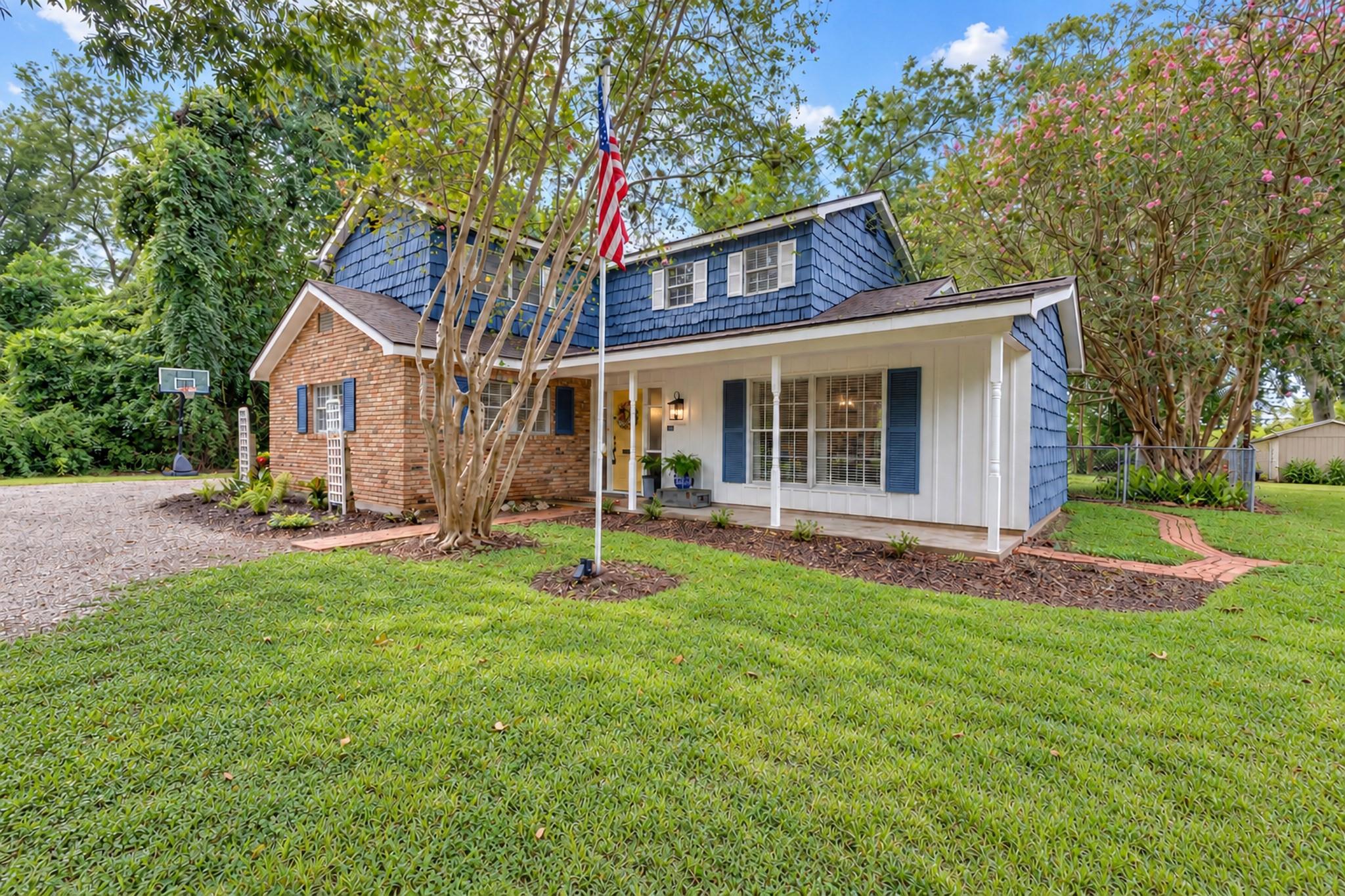 524 Oak Drive — photo