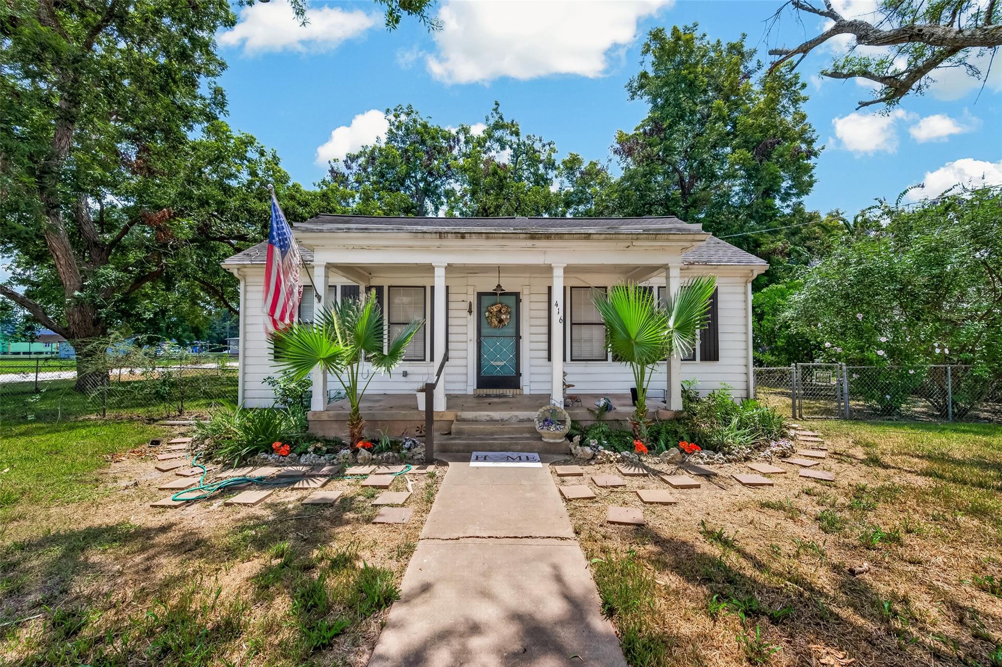 416 E Caney Street — photo