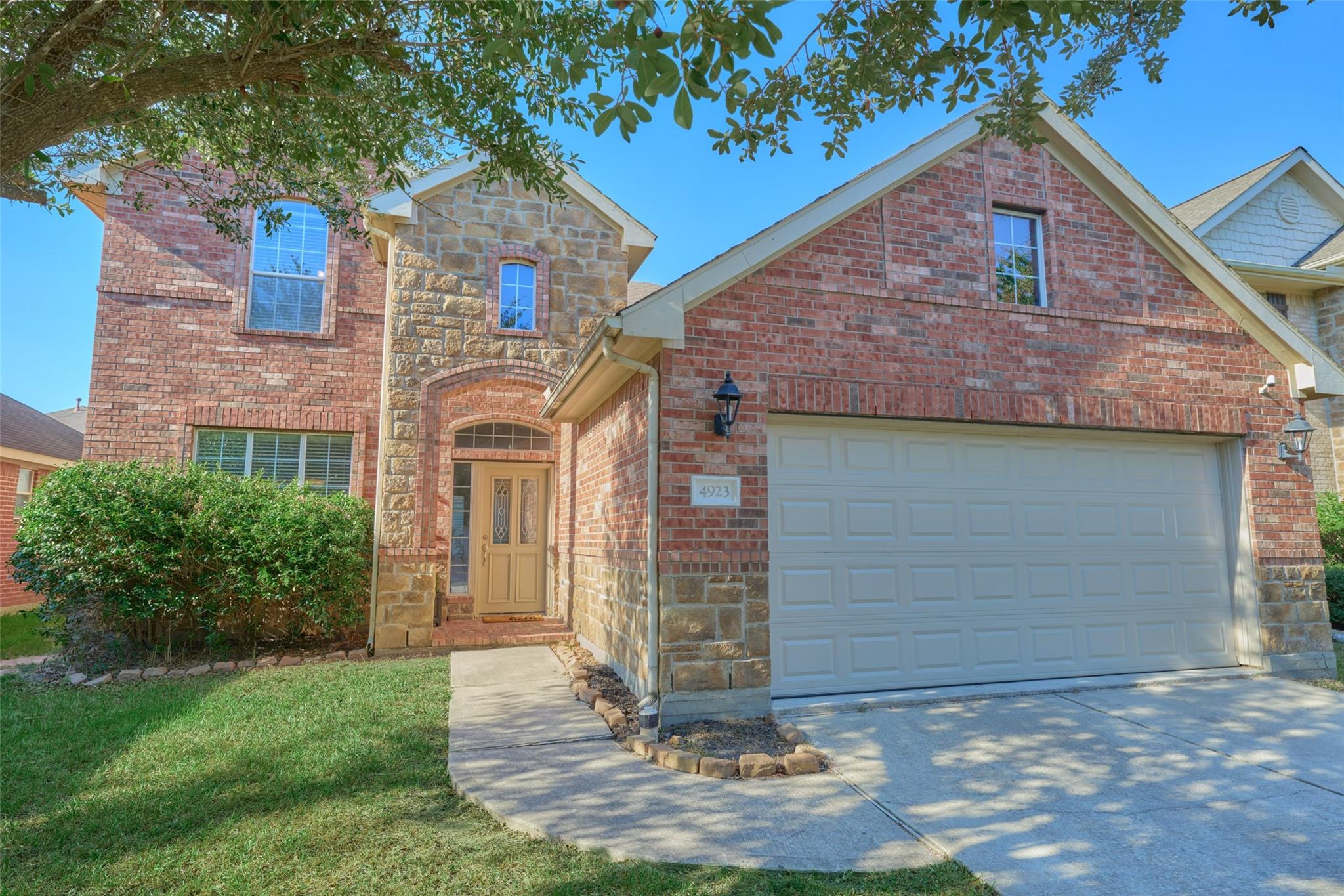 4923 Forest Hurst Drive — photo