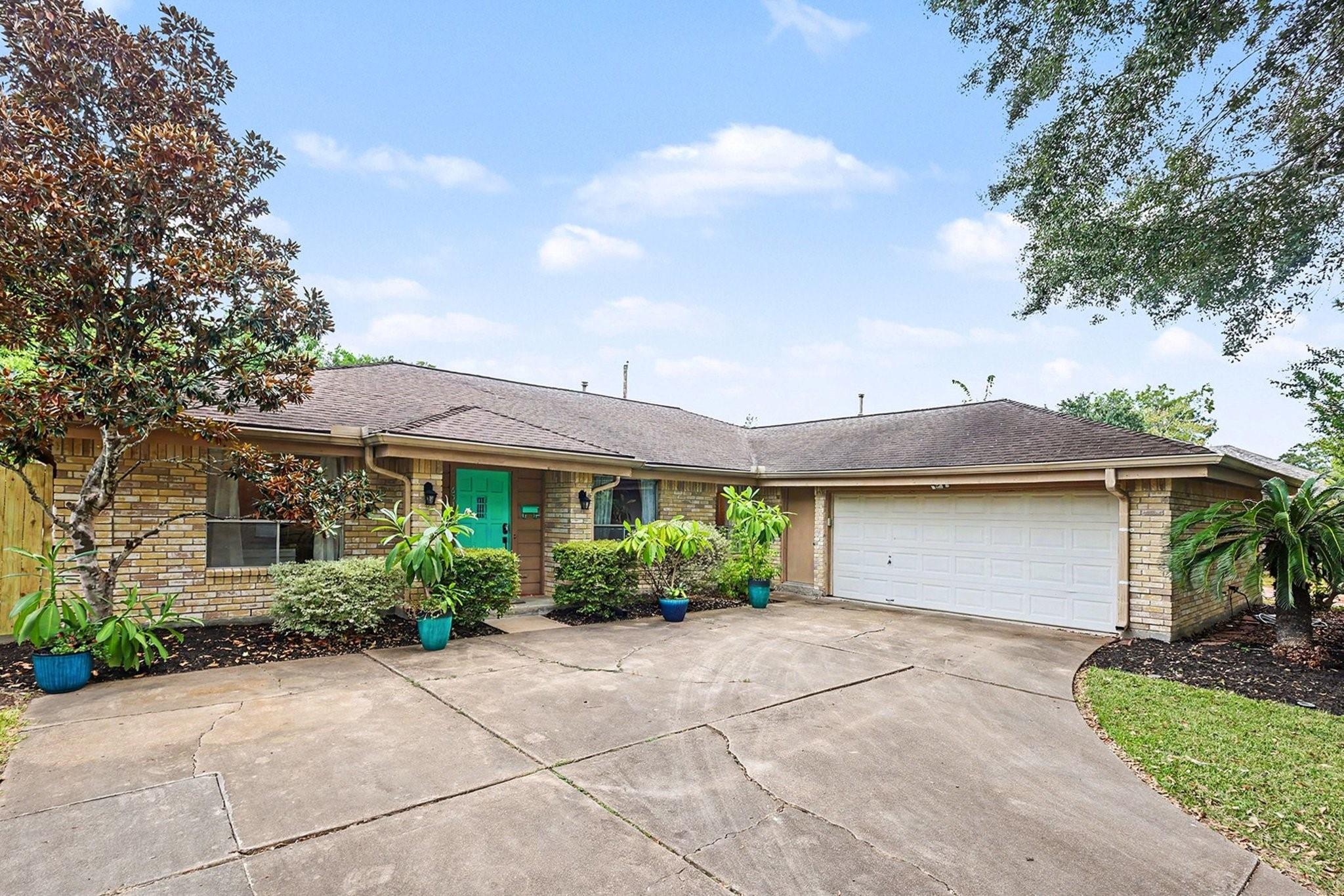 631 Bayview Drive — photo