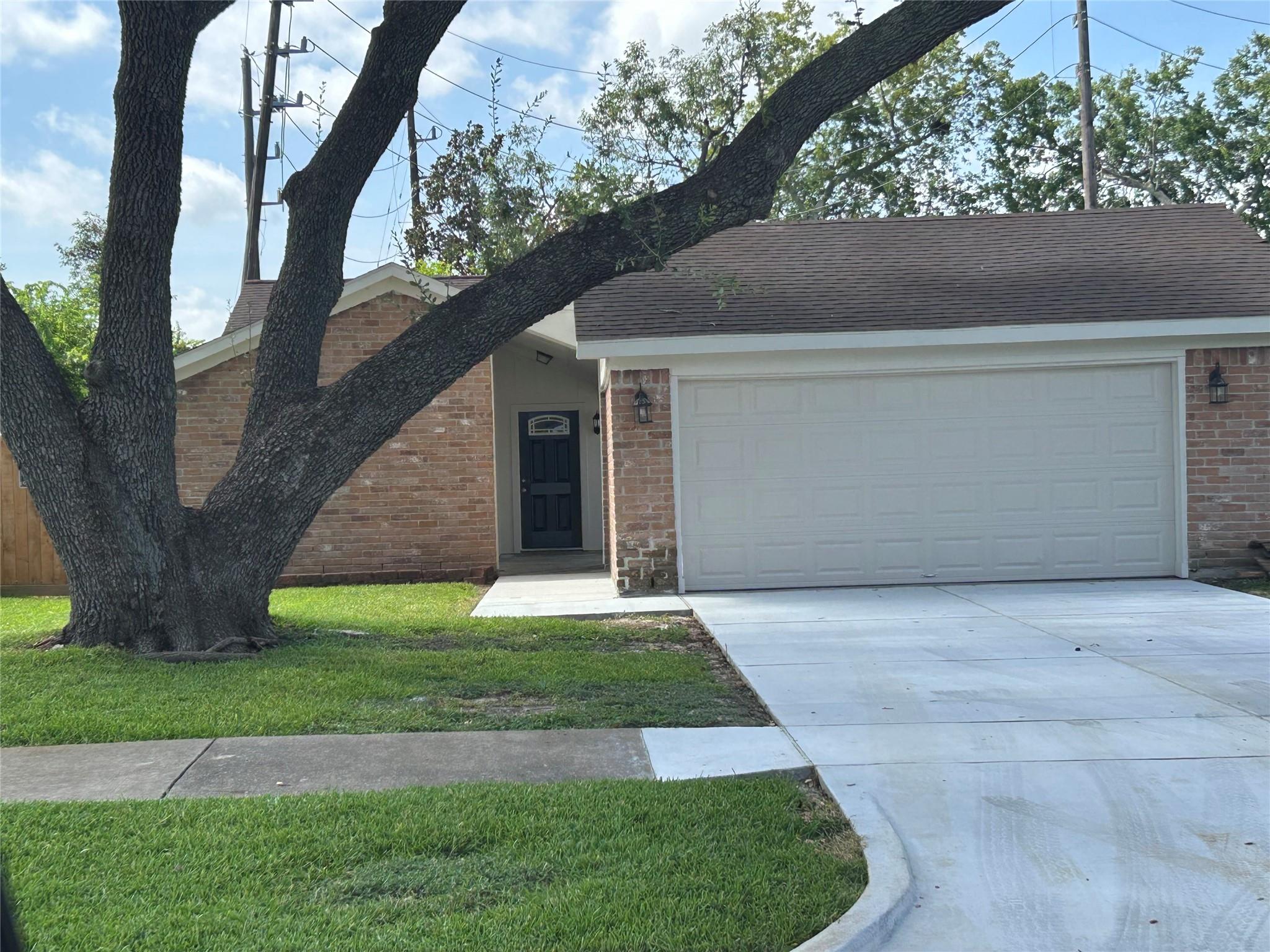 14207 Greenway Drive — photo