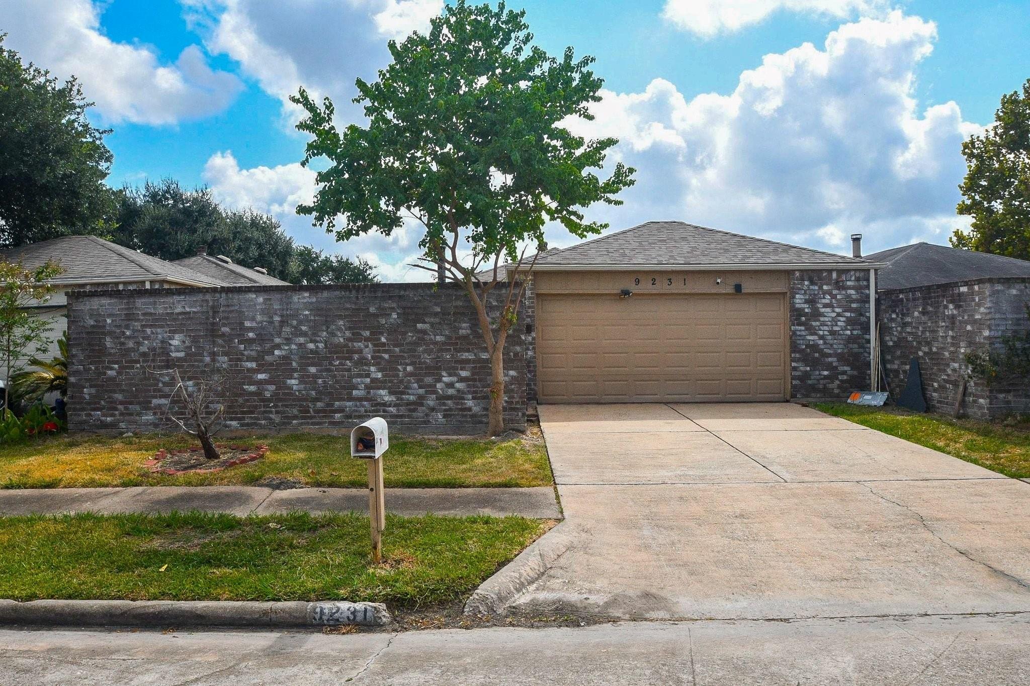 9231 Homeland Drive — photo