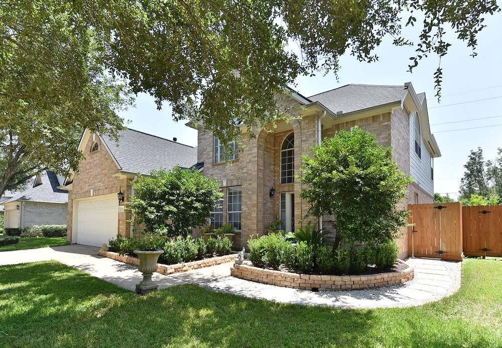 22121 Atwater Canyon Lane — photo