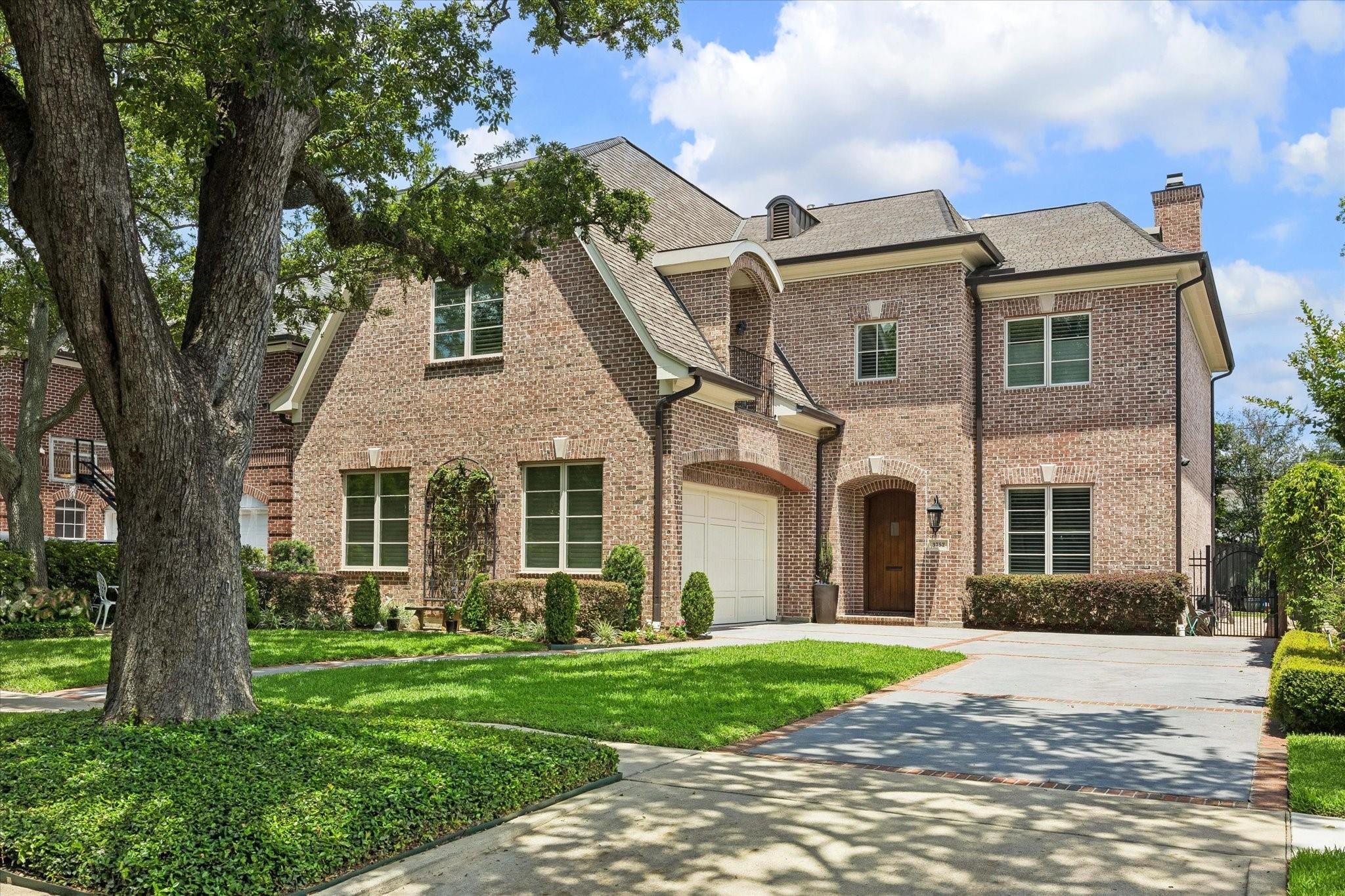 3752 Robinhood Street — photo