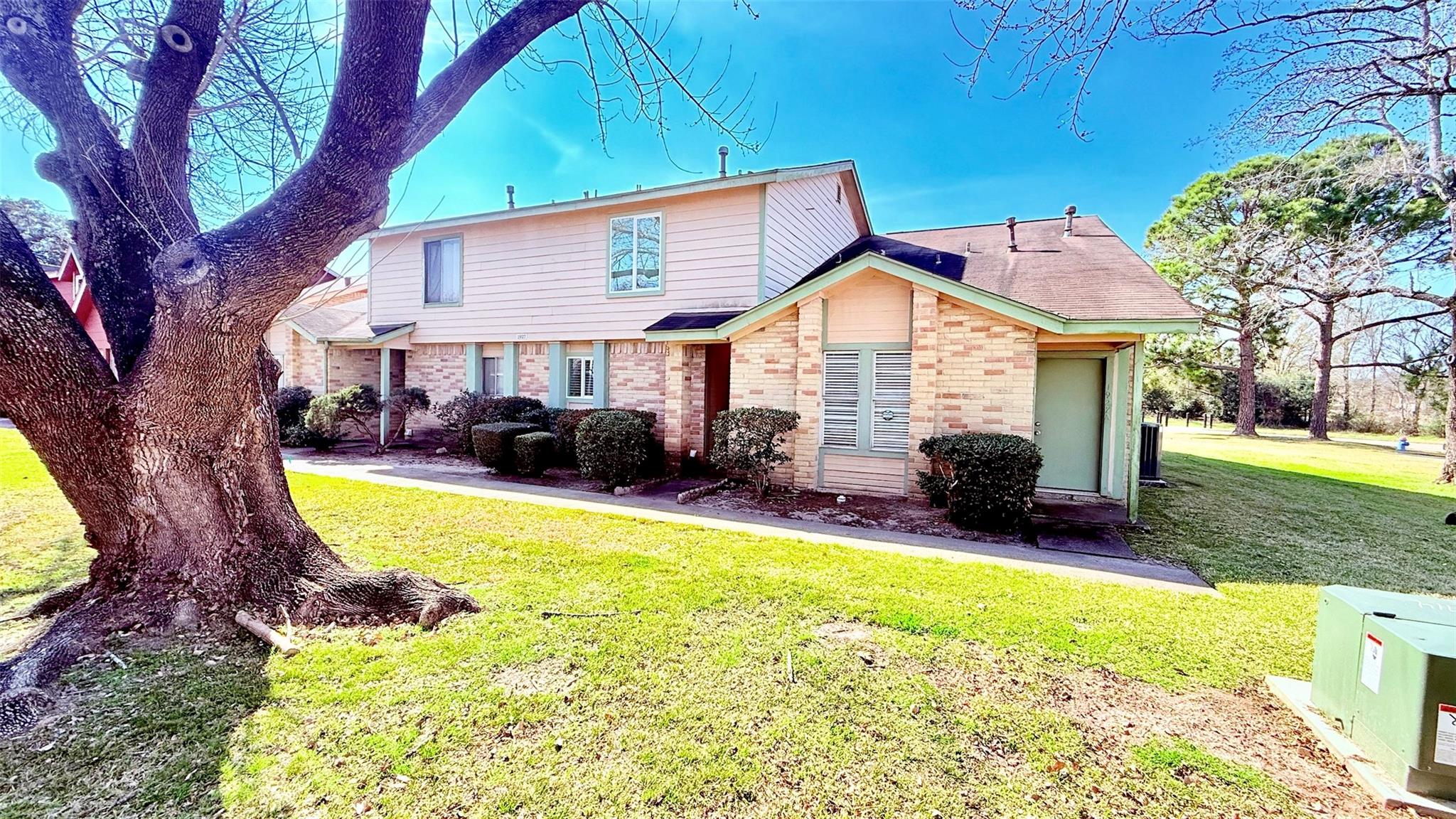 1927 Country Village Boulevard #B — photo
