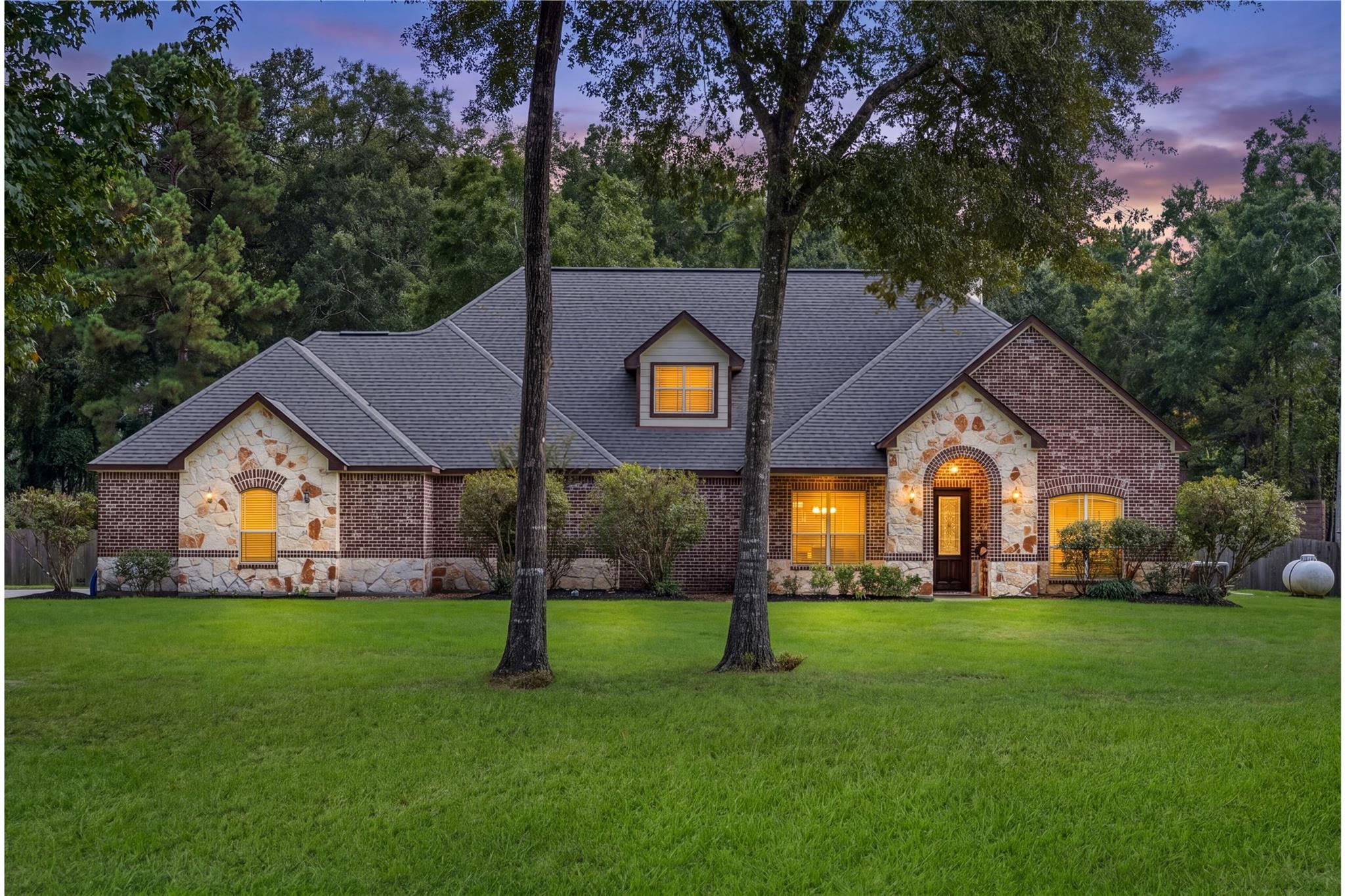 818 Commons Lake Edge Drive — photo