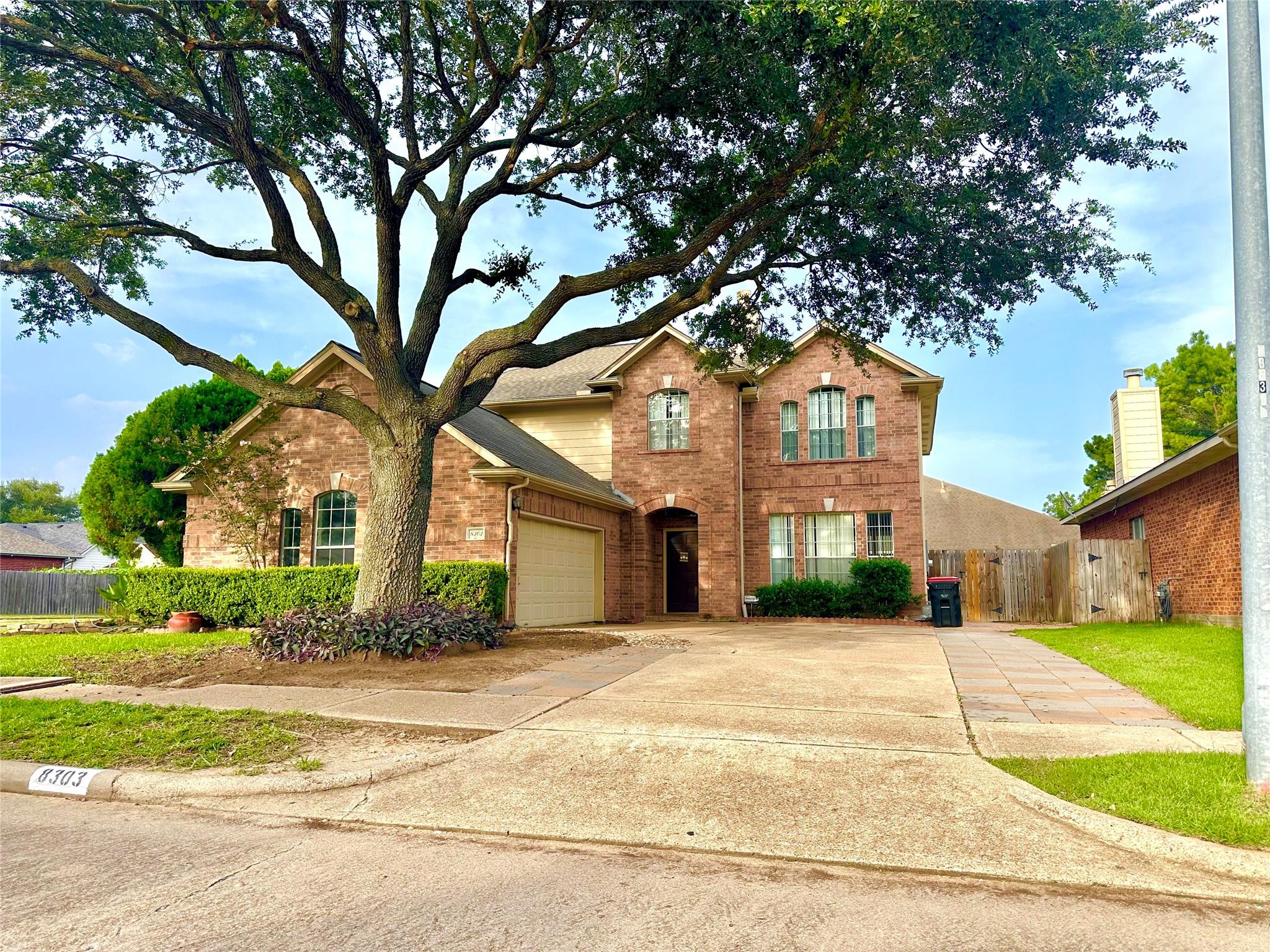 8303 Cliffshire Court — photo