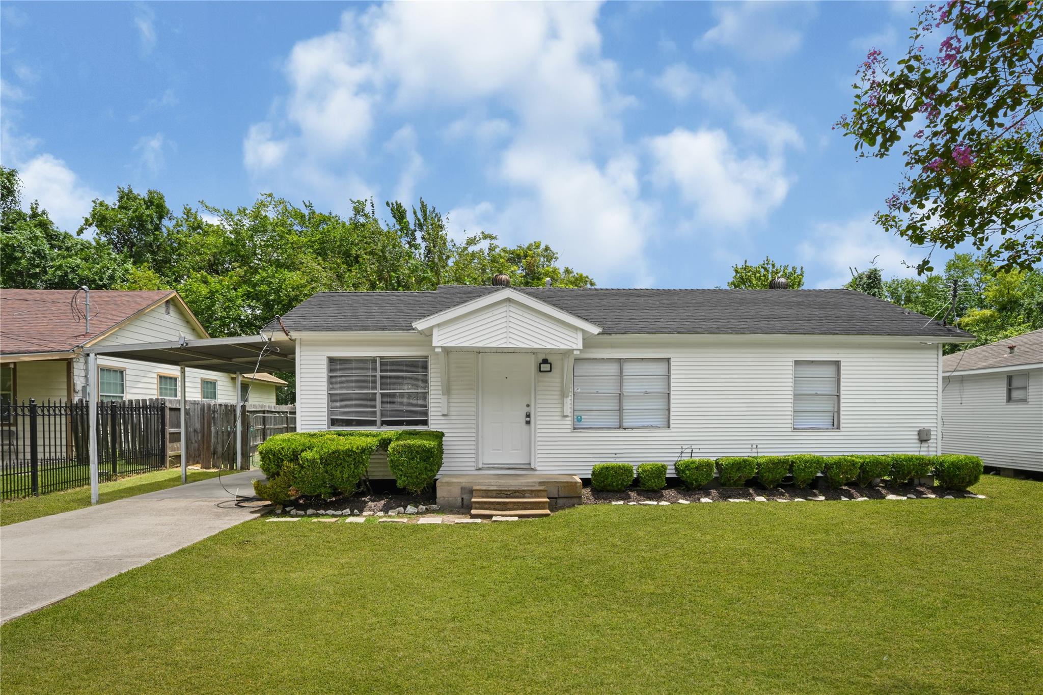 2607 Oleander Drive — photo