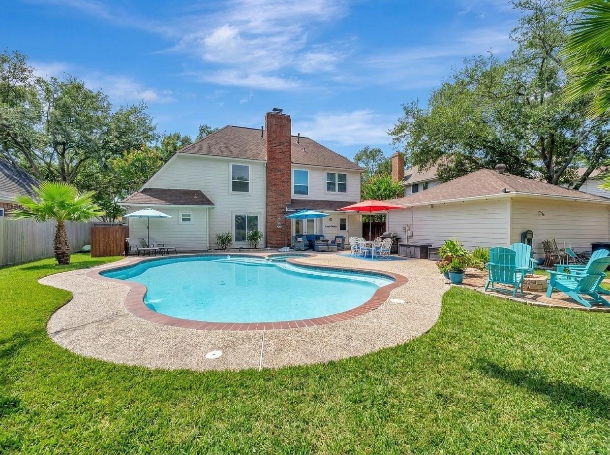 714 Crestwood Drive — photo