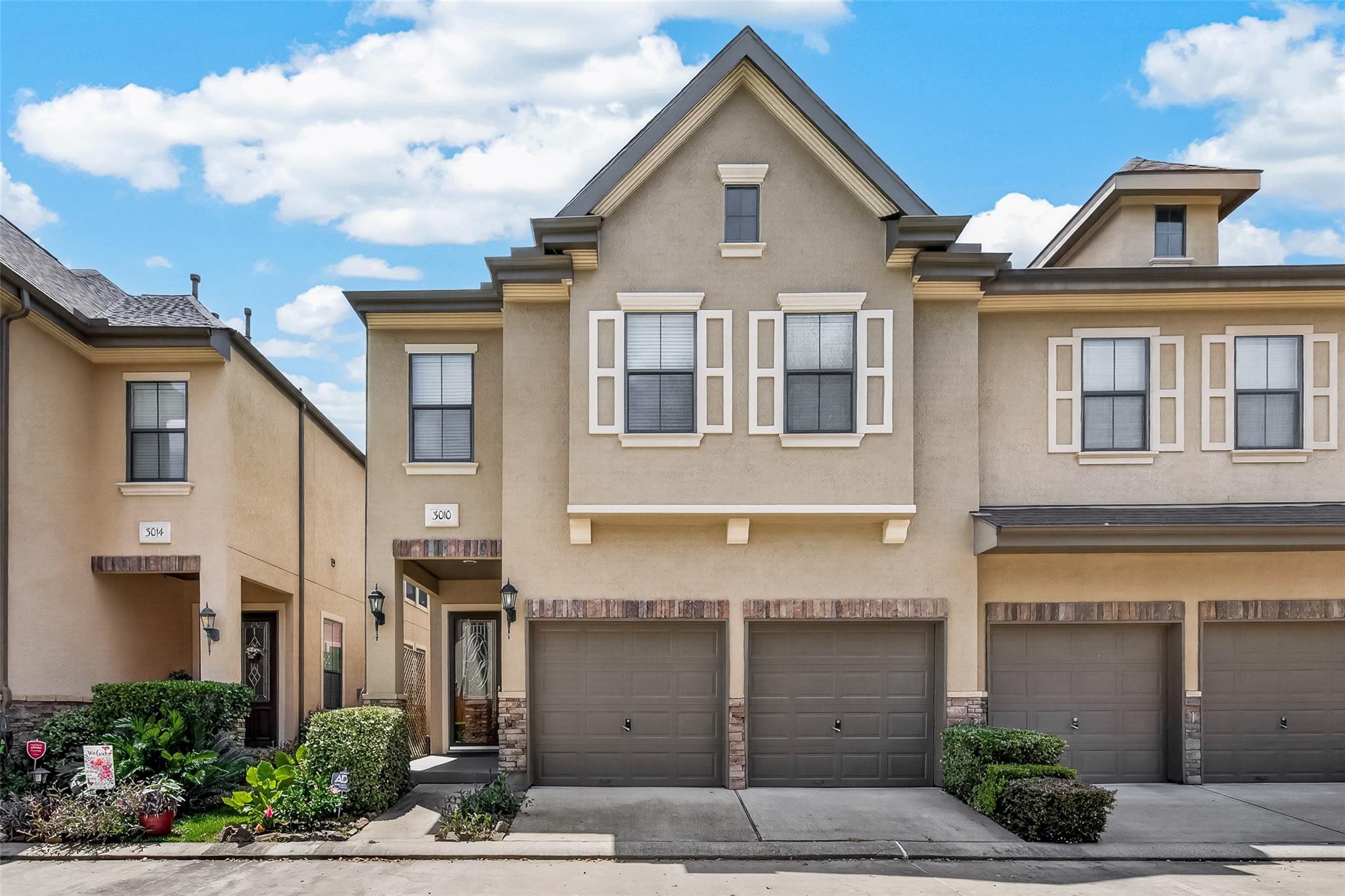 3010 Royal Oaks Crest — photo