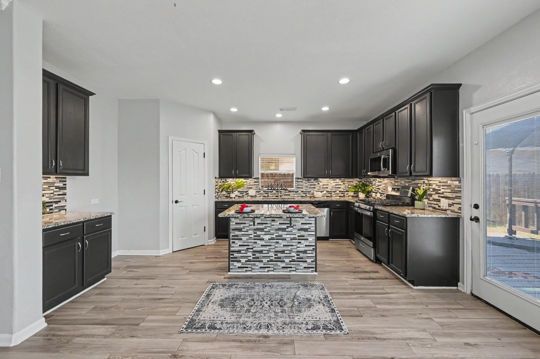 8122 Hardy Elm Street — photo