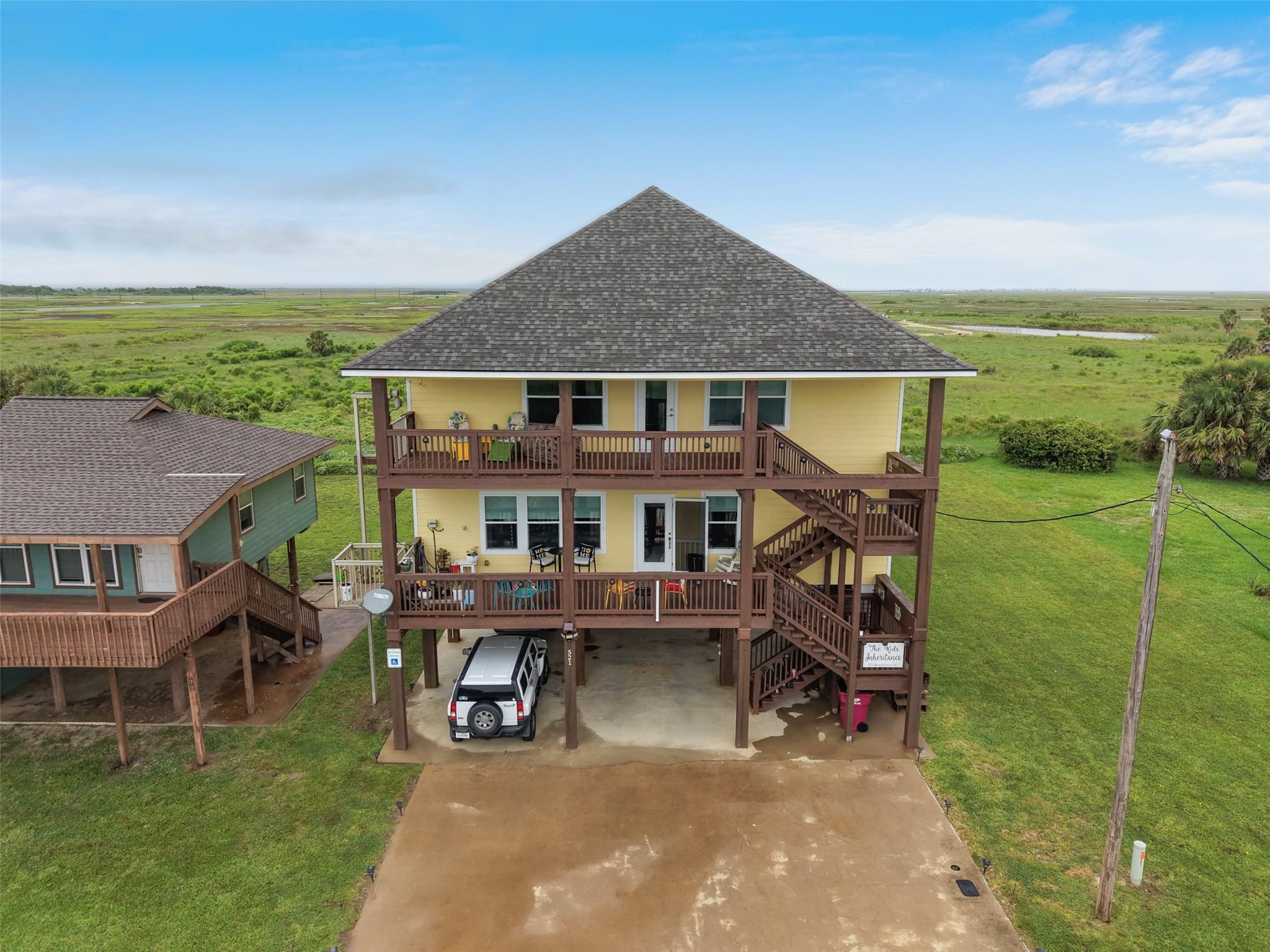 521 Beachfront Drive — photo