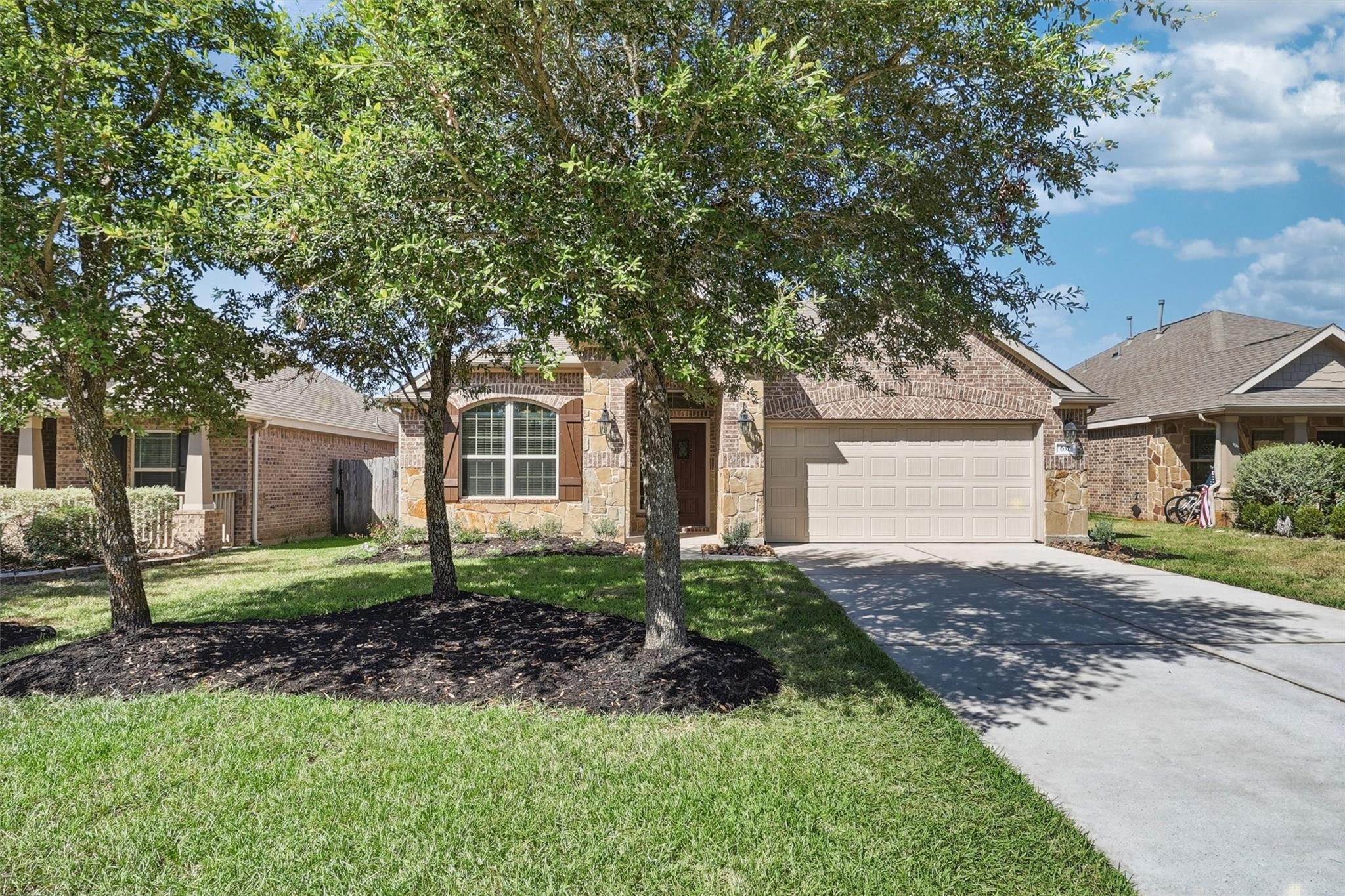 637 Maple Point Drive E, Conroe, TX 77301 — photo 2
