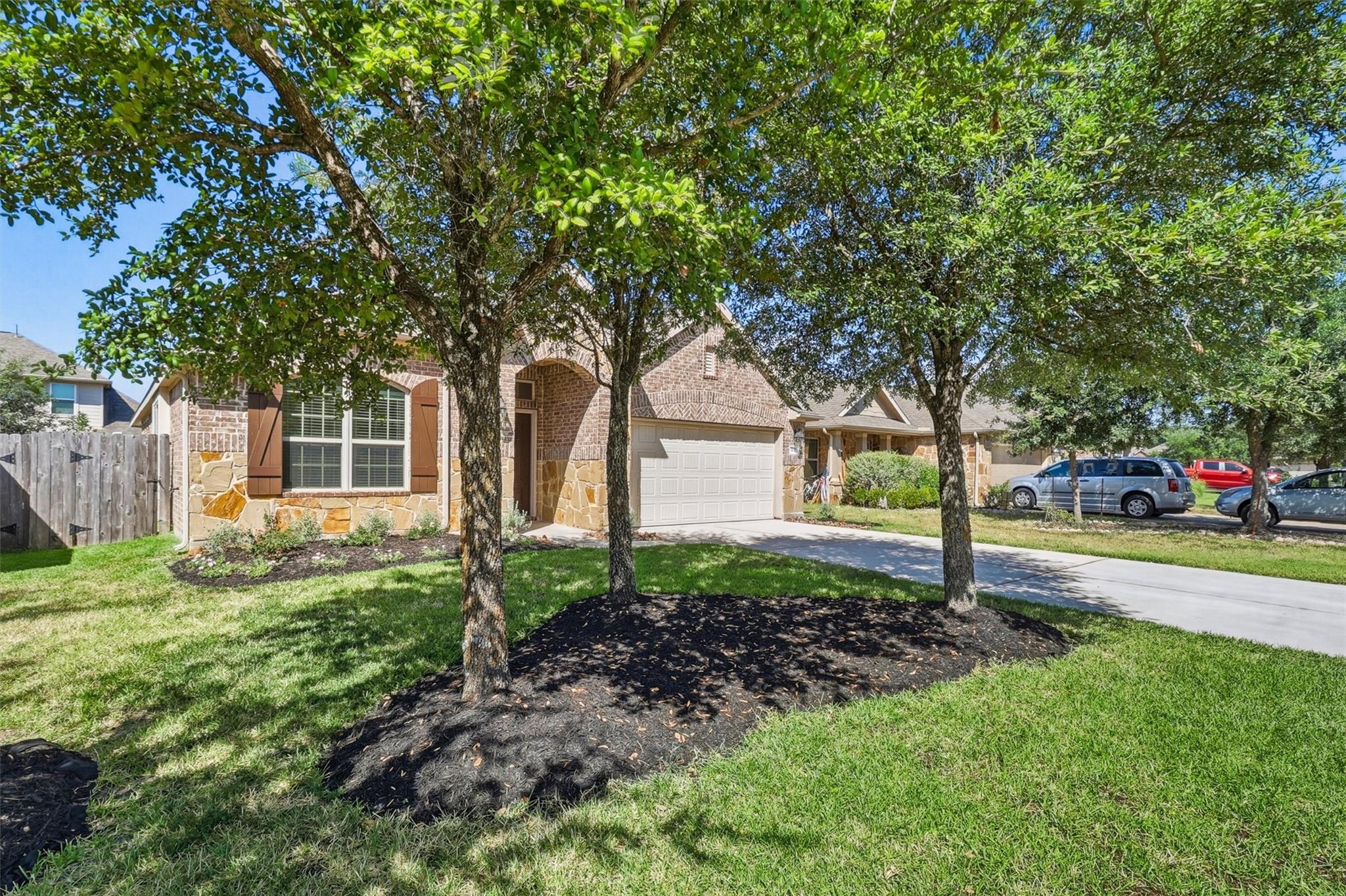 637 Maple Point Drive E, Conroe, TX 77301 — photo 3