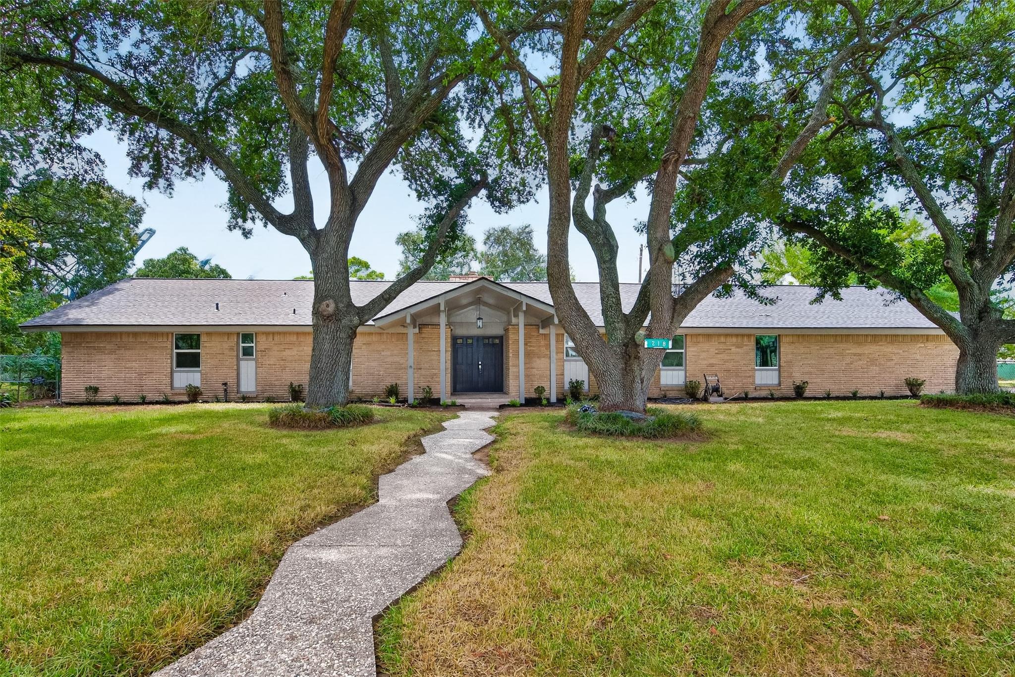 218 Bay Colony Circle — photo