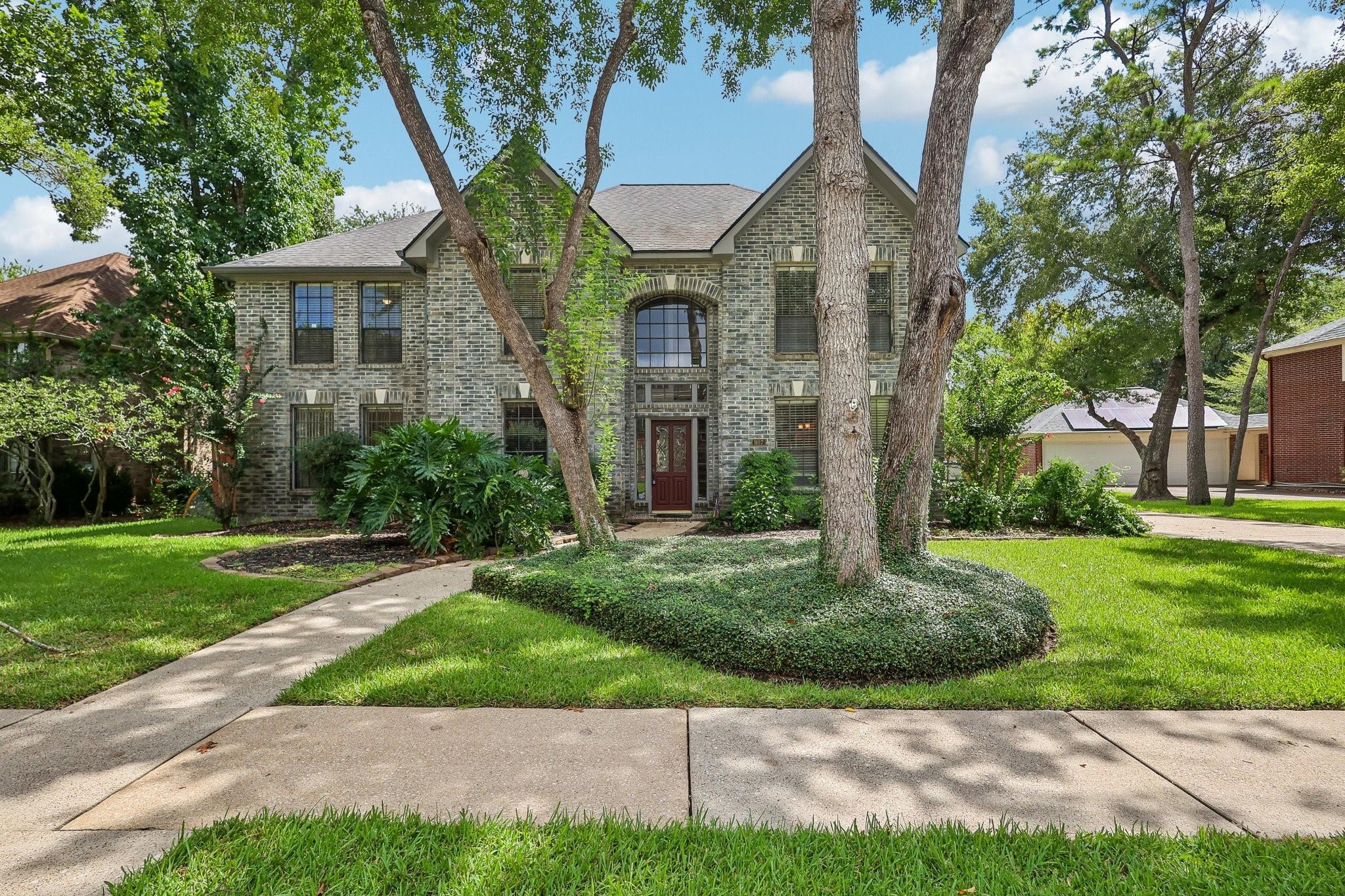 907 Remington Court — photo