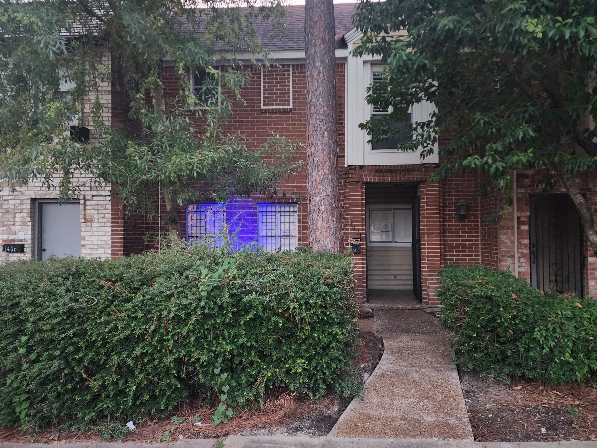 1404 Walnut Bend Lane #23 — photo