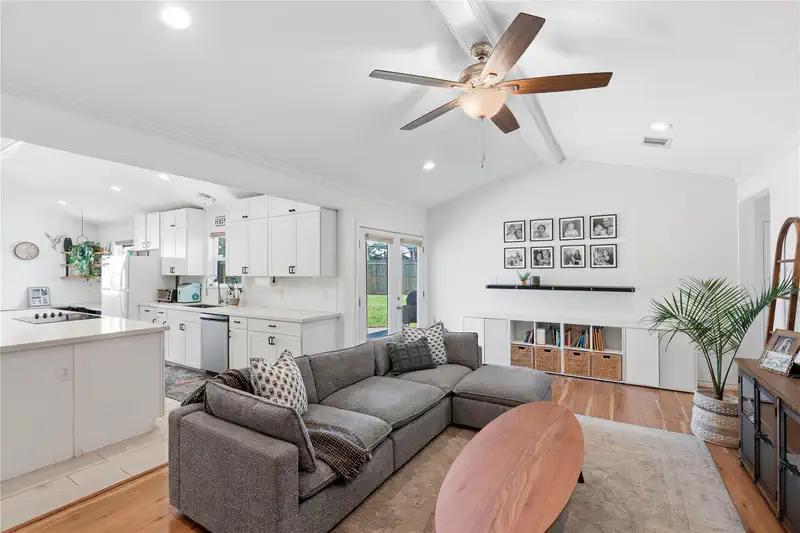 102 Enchanted Oaks Court — photo