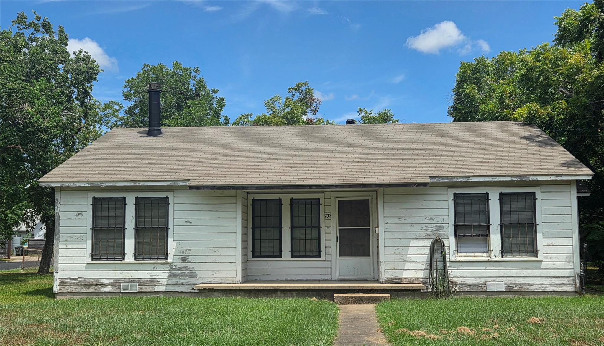702 E Trinity Street — photo
