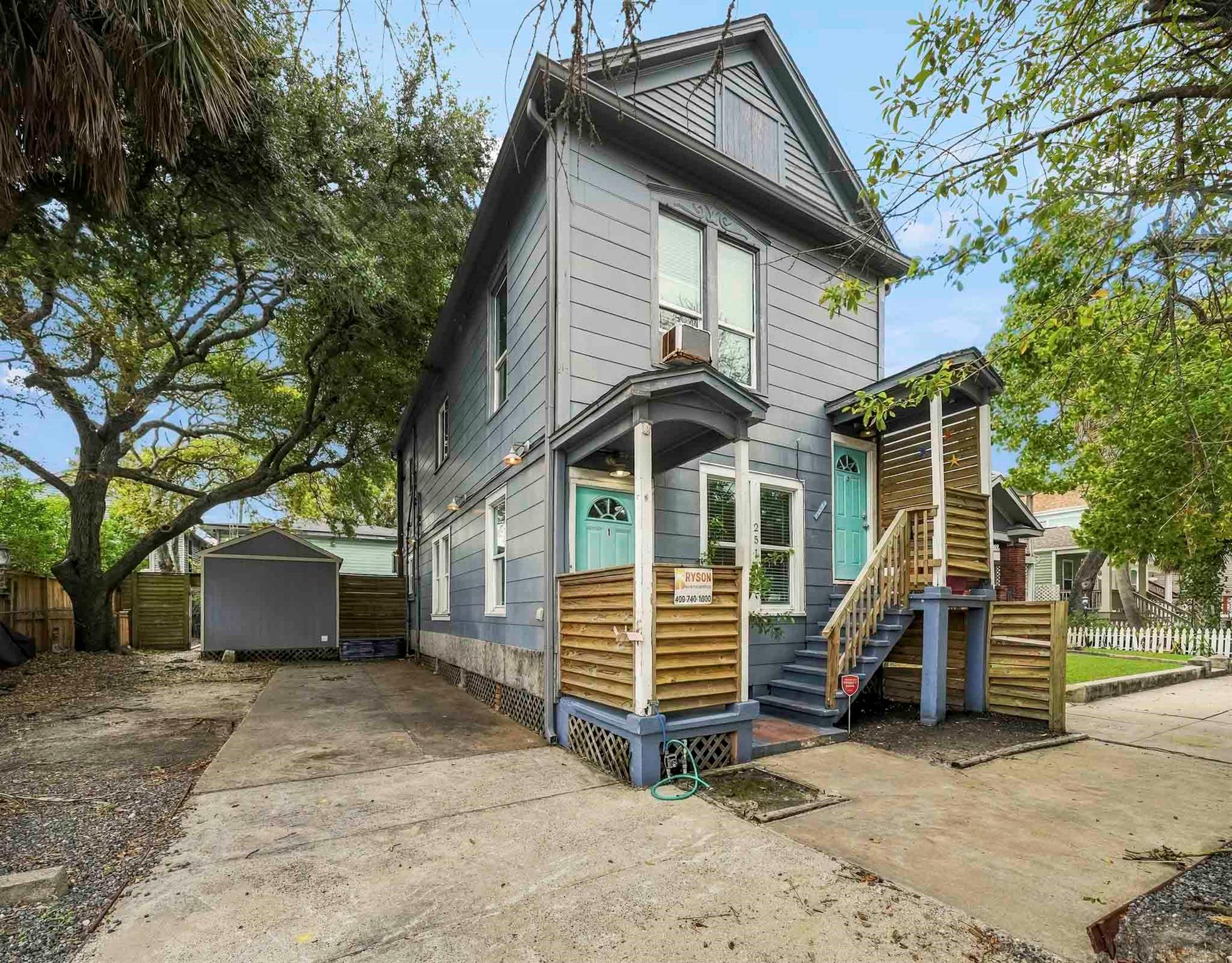 2511 Bernardo De Galvez Avenue — photo