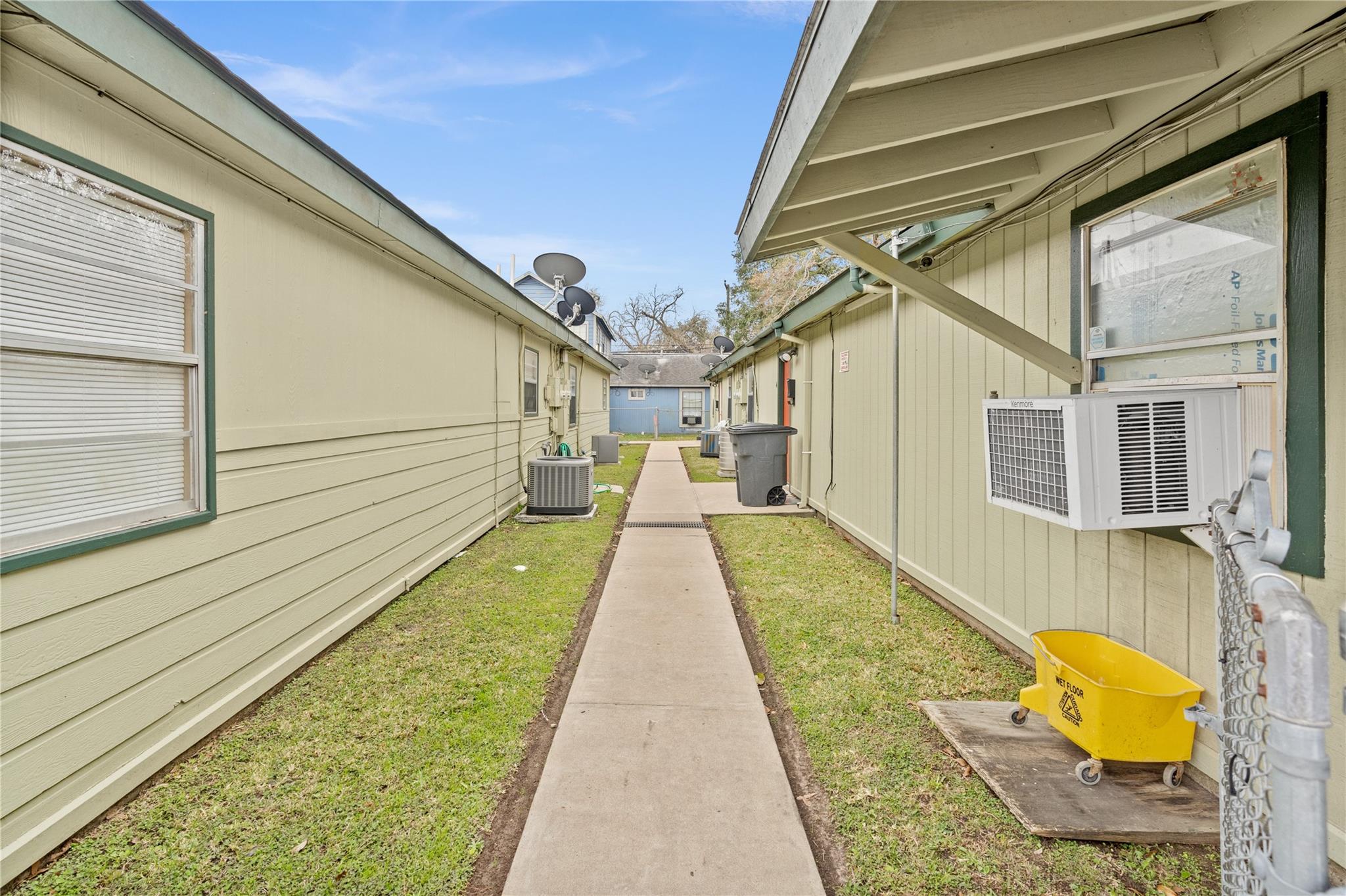 2200 Peach Avenue #4 — photo