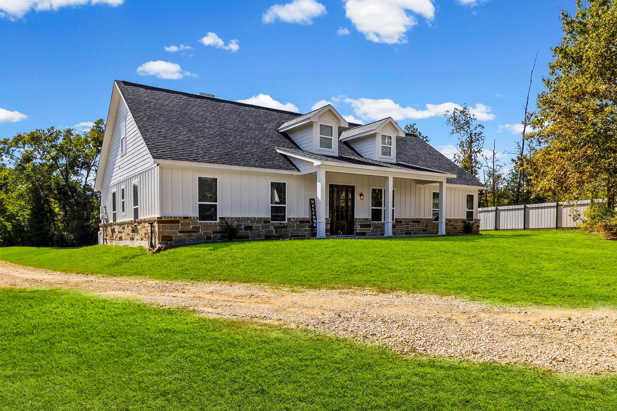 440 FM 223 — photo