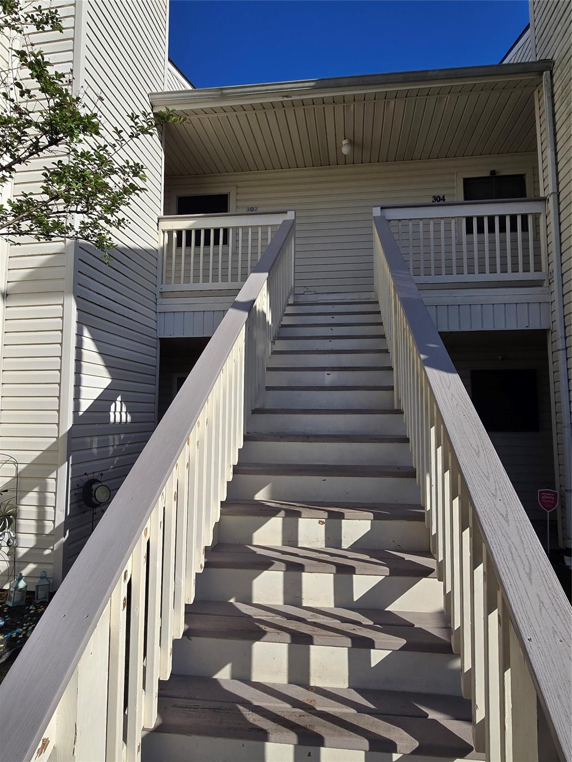 7600 Emmett F Lowry Expressway #304 — photo