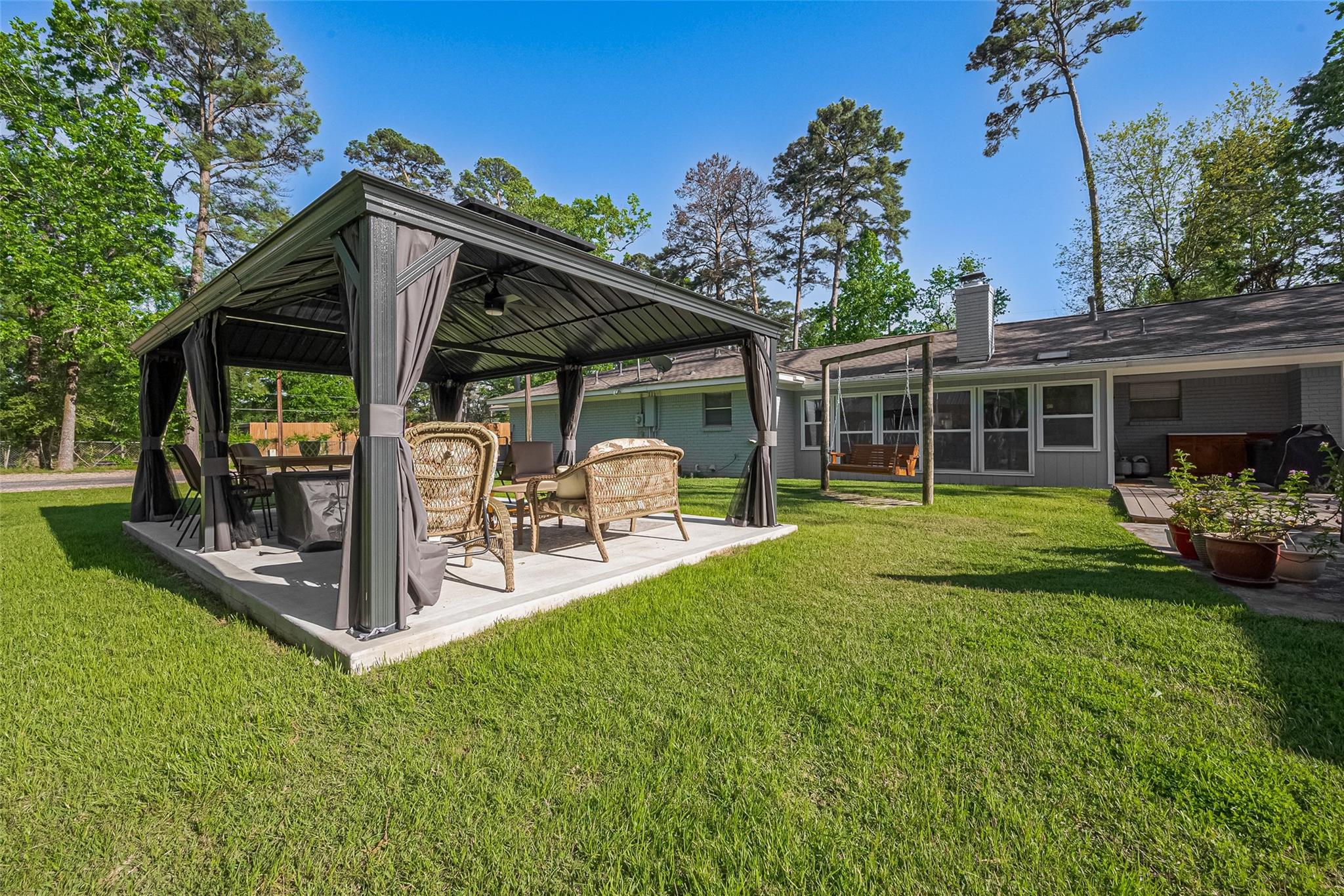 1535 Spring Hills Drive — photo